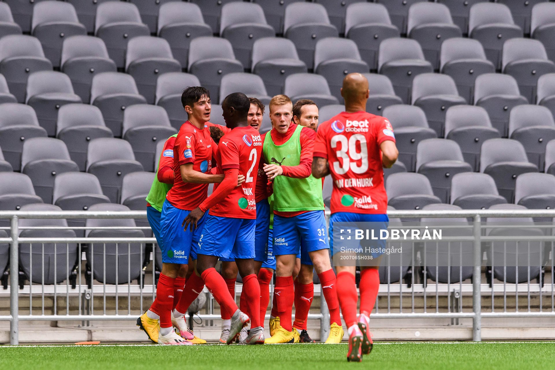 Helsingborgs Armin Gigovic jublar med lagkamrater