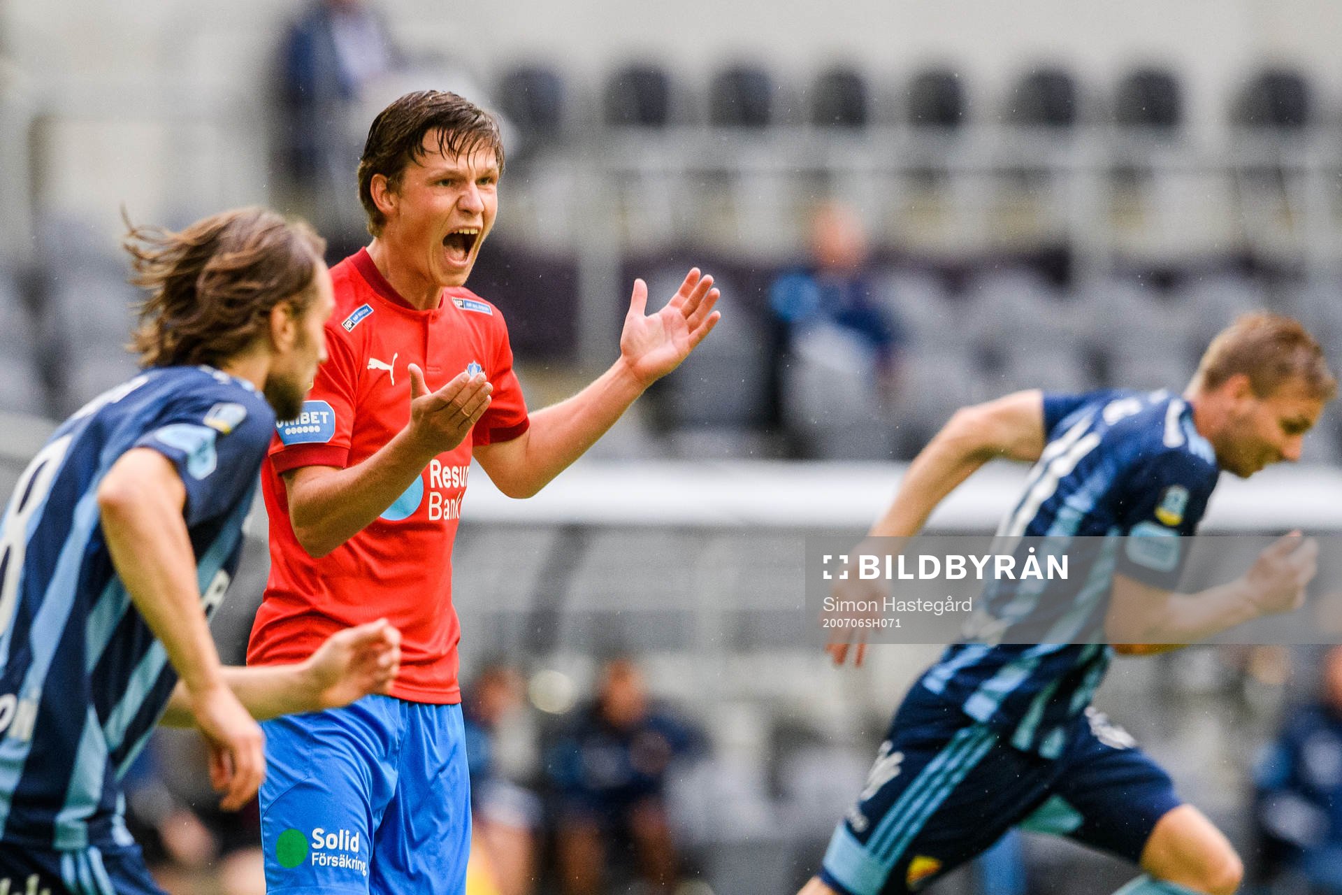 Helsingborgs Max Svensson reagerar