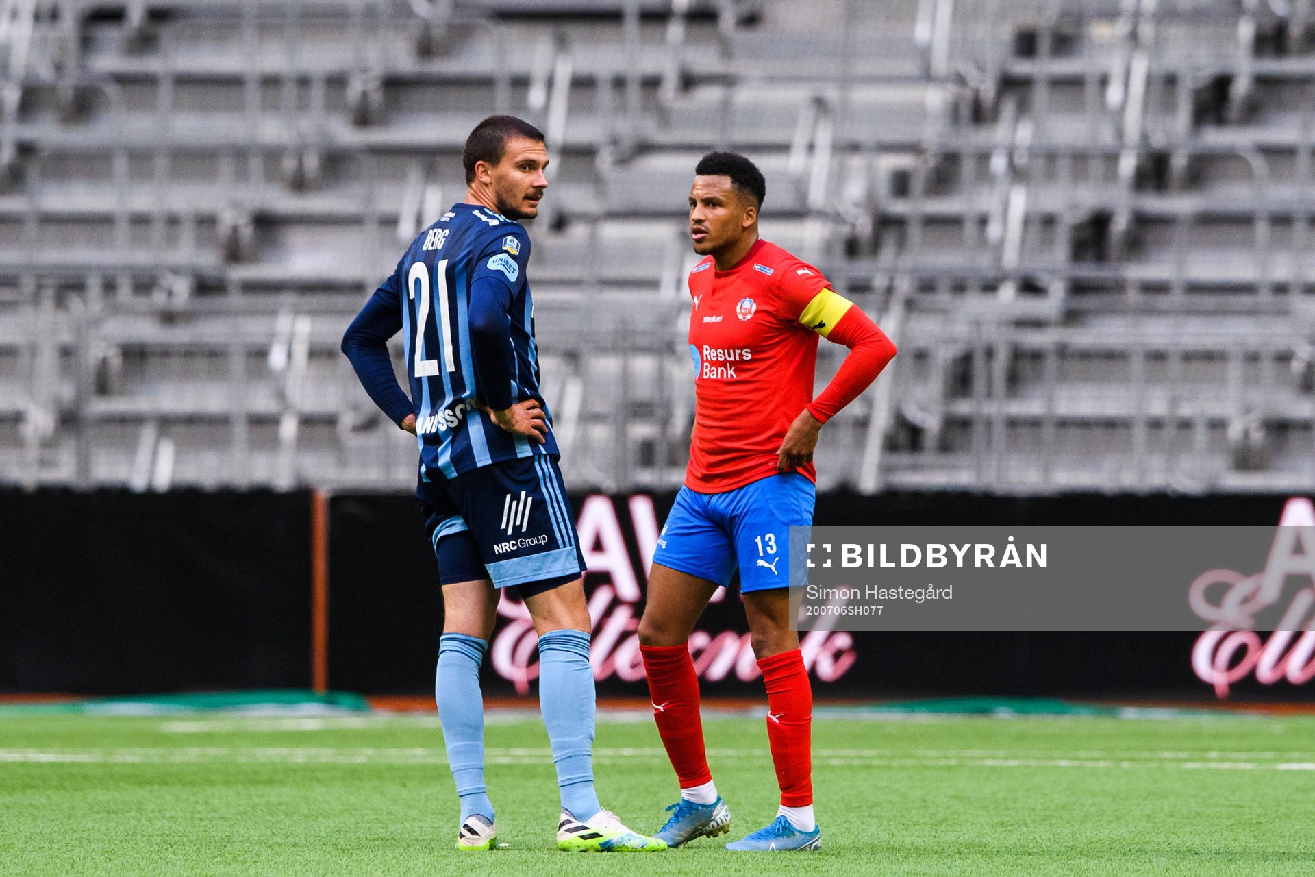 Djurgårdens Erik Berg och Helsingborgs Martin Olsson deppar
