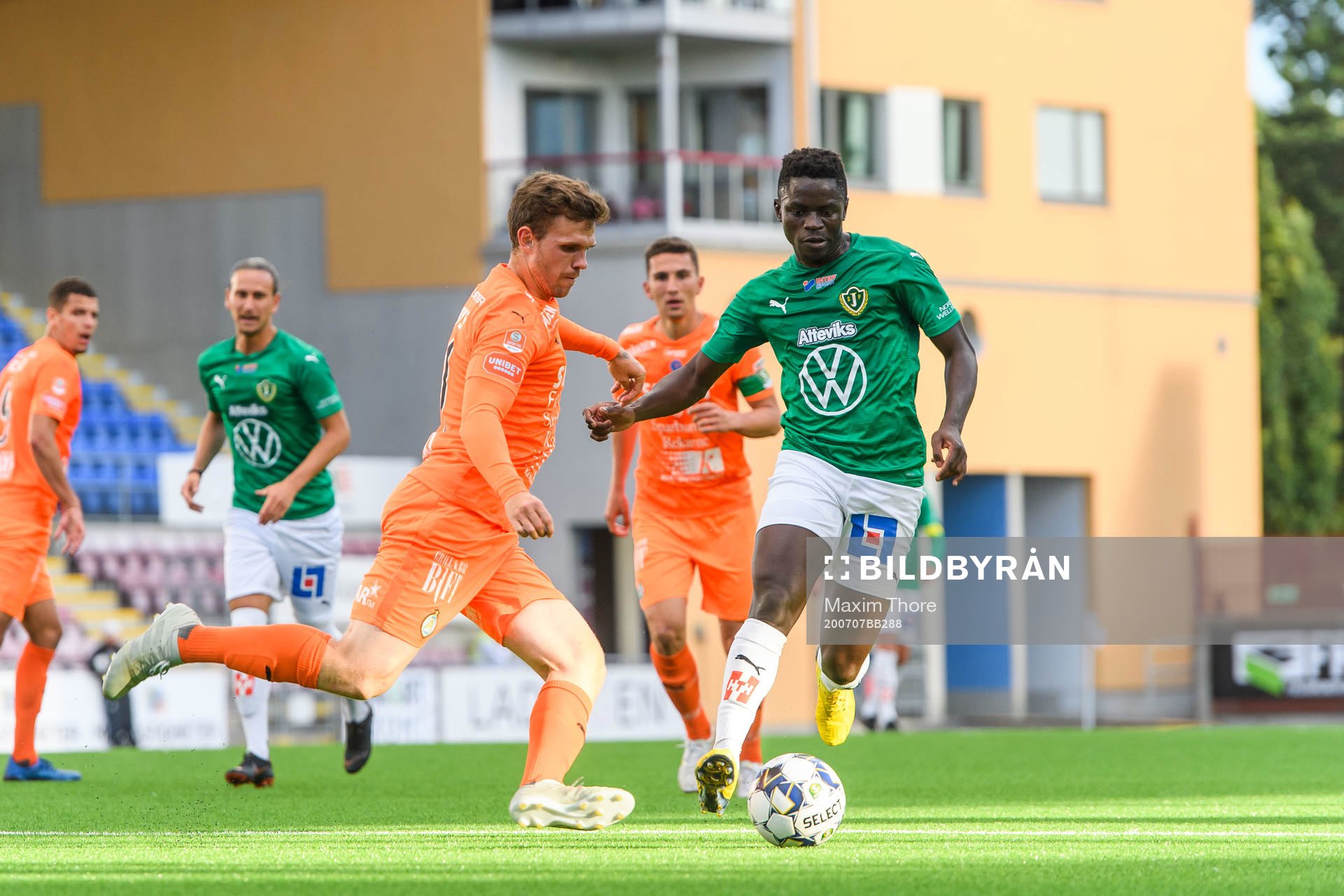AFC Eskilstunas Jesper Manns och Jönköpings Eric Omondi