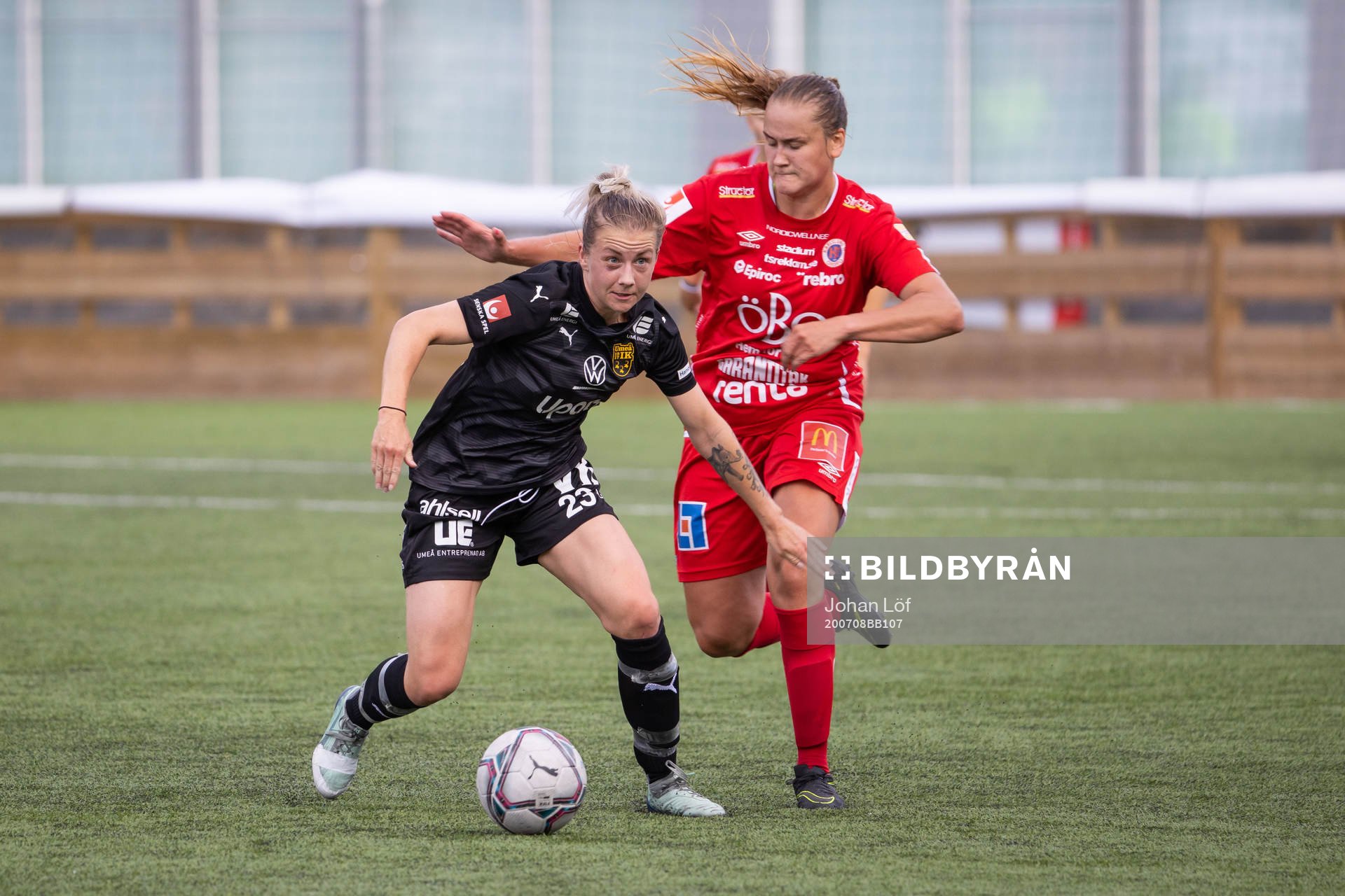 Umeås Emma Öberg-Zingmark och Örebros Elli Pikkujämsä