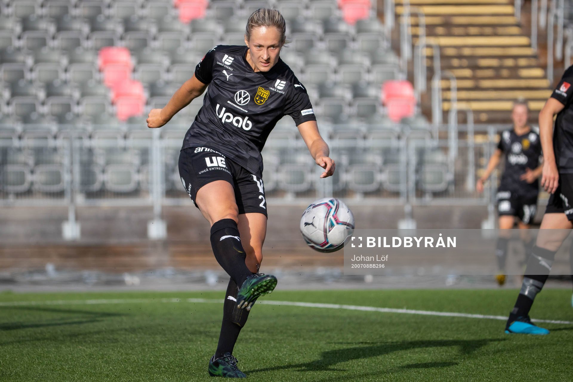 Umeås Sanna Kullberg under fotbollsmatchen i Damallsvenskan mellan Umeå och Örebro den 8 juli 2020 i Umeå.