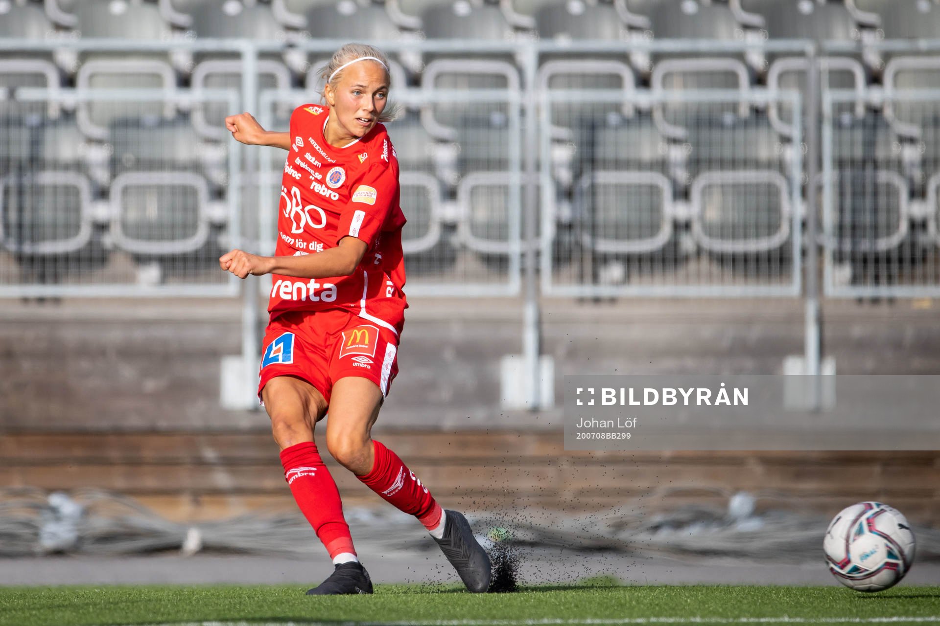 Örebros Elin Bengtsson under fotbollsmatchen i Damallsvenskan mellan Umeå och Örebro den 8 juli 2020 i Umeå.