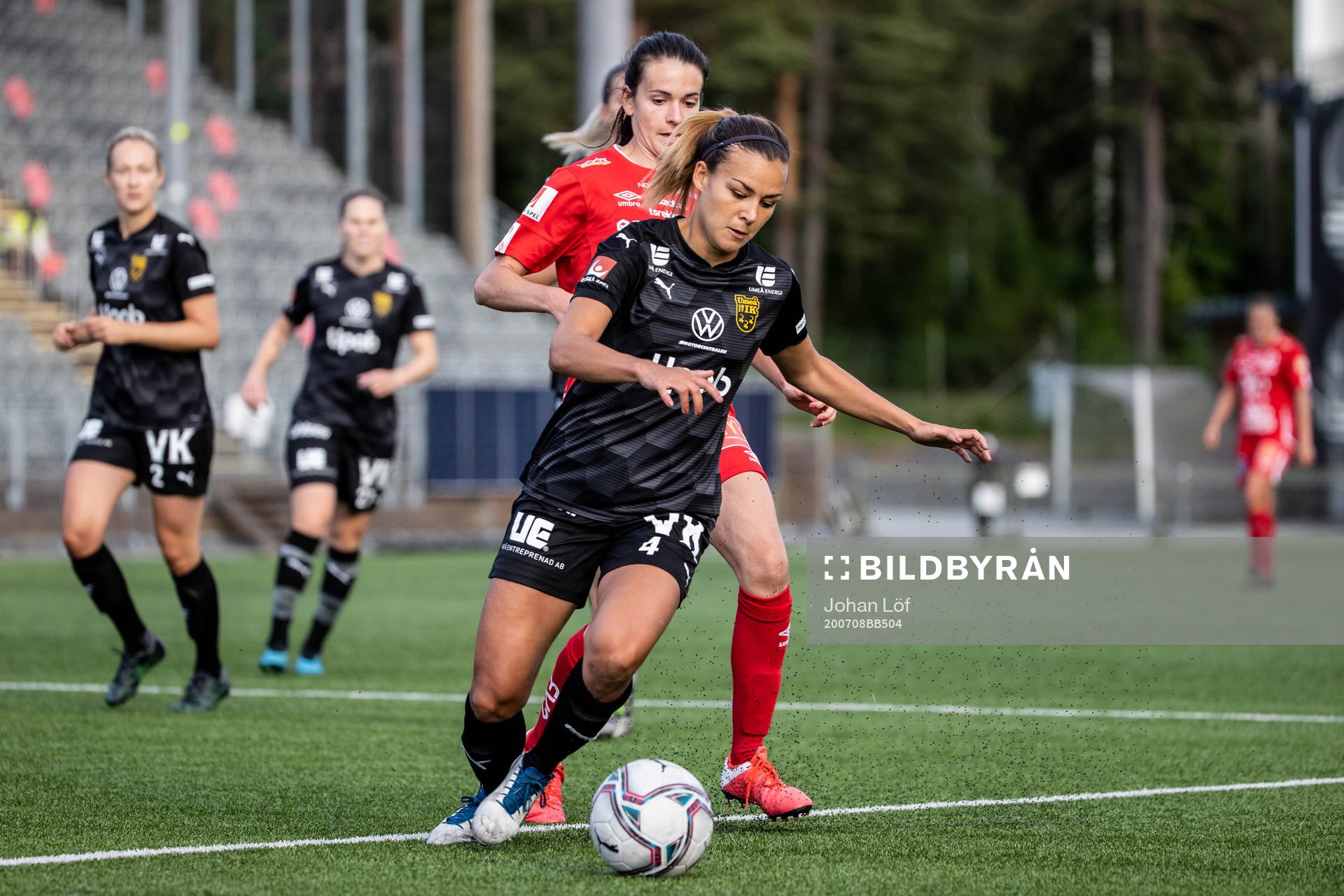 Umeås Jasmin Nejati och Örebros Cali Farquharson