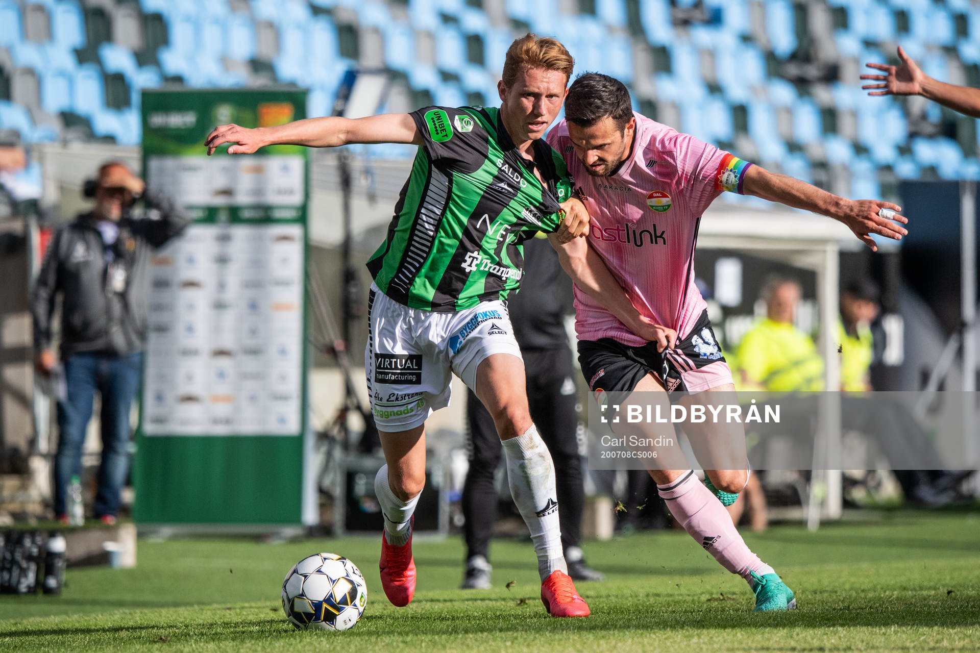 GAIS Julius Lindberg och Dalkurds Kadir Hodzic under fotbollsmatchen i Superettan  mellan GAIS och Dalkurd den 8 juli 2020 i Göteborg.