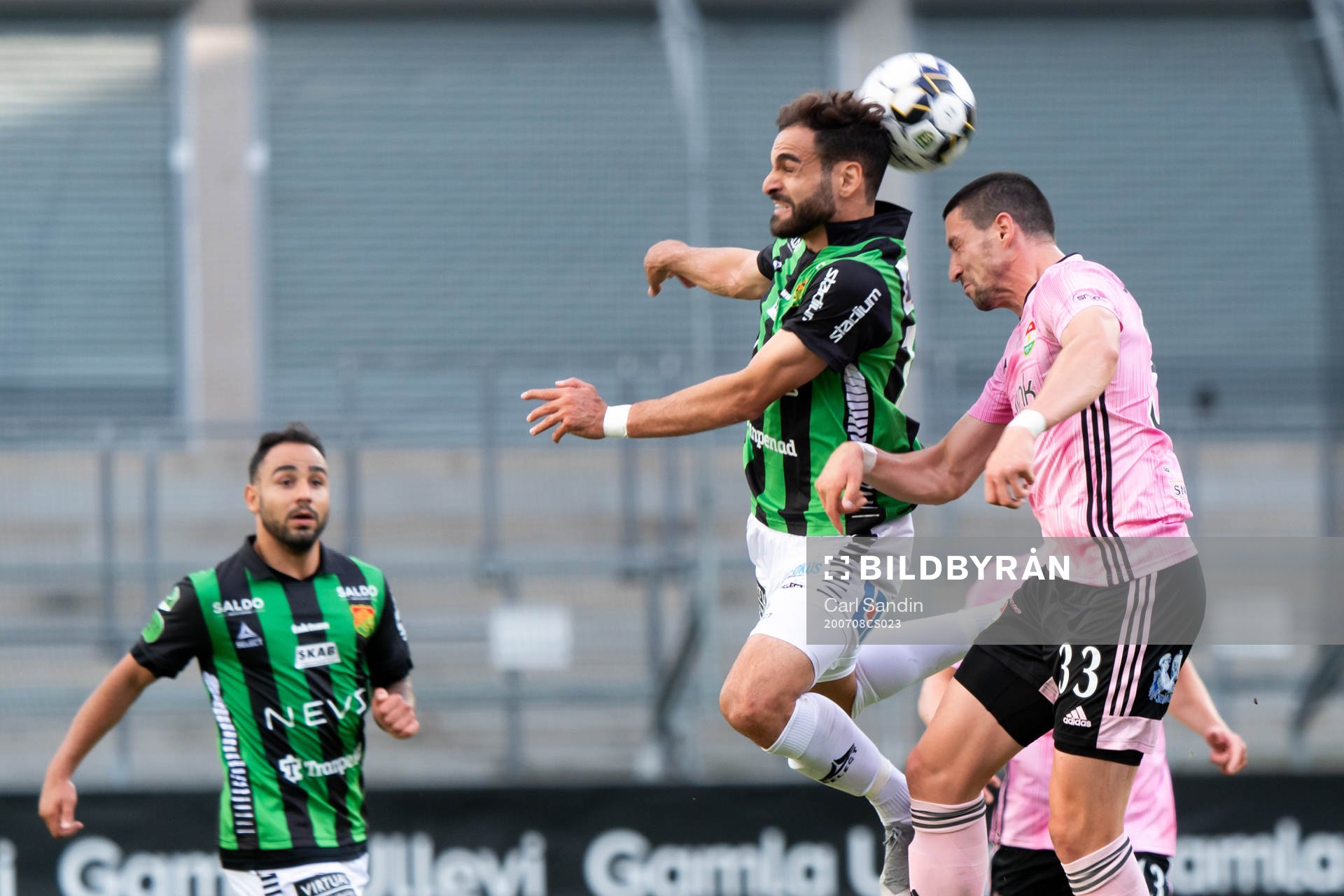 GAIS Mervan Celik i nickduell med Dalkurds Irfan Jasarevic