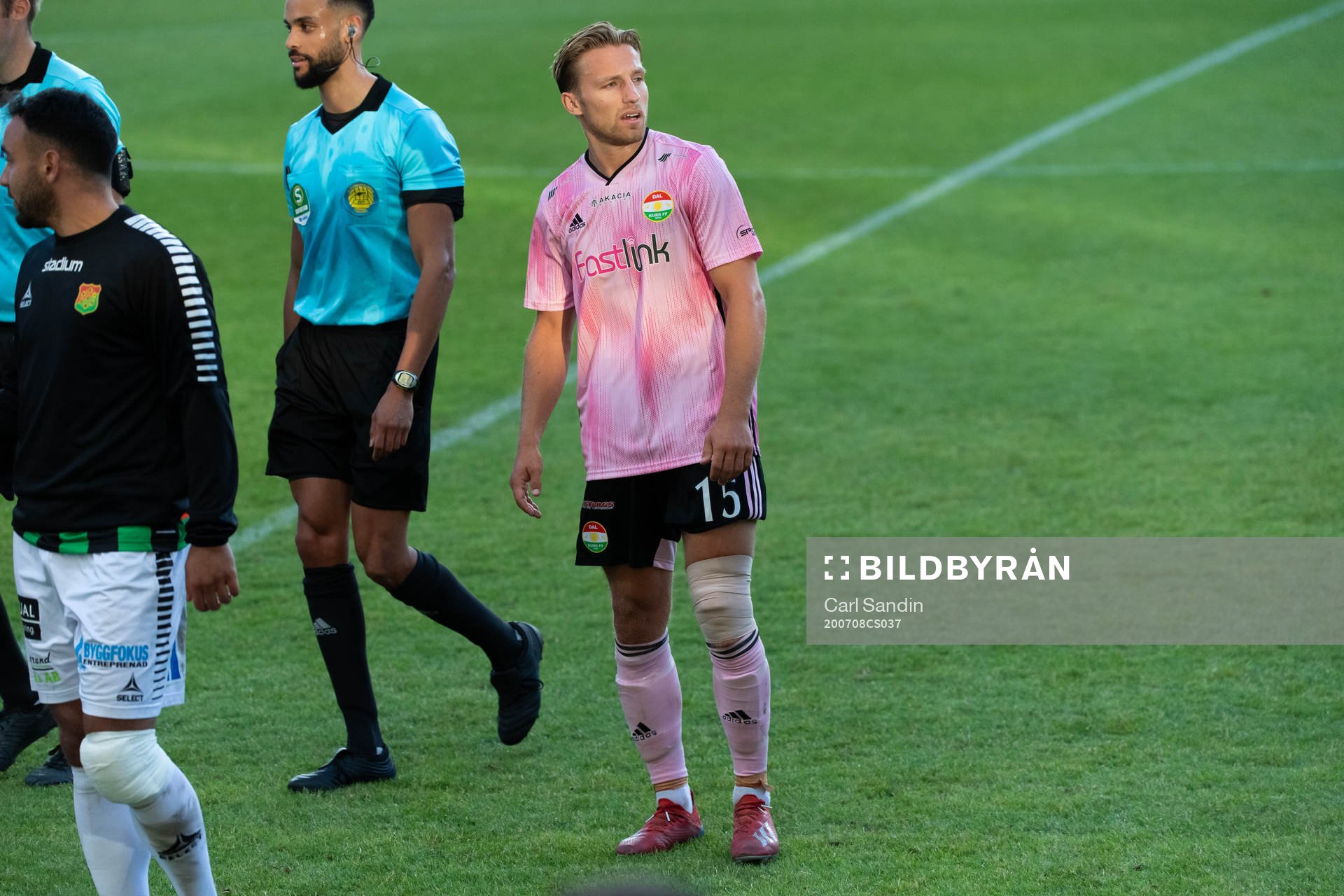 Dalkurds Daniel Stensson med lindat knä