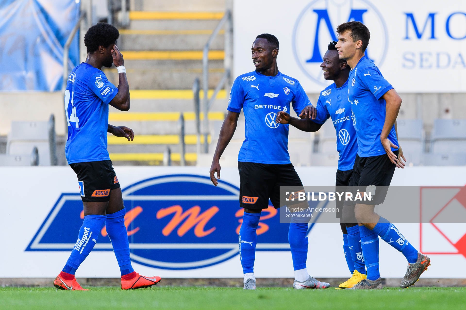 Halmstads Thomas Boakye jublar med lagkamrater