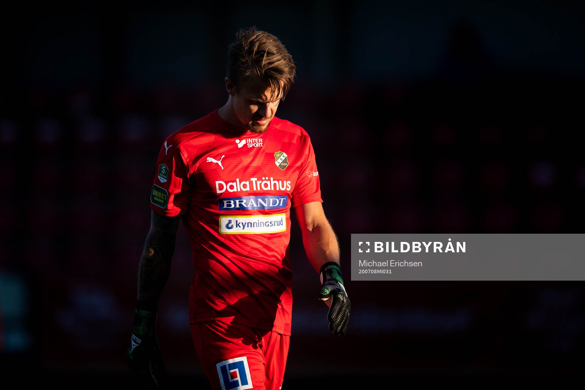 Ljungskiles målvakt Erik Dahlin deppar