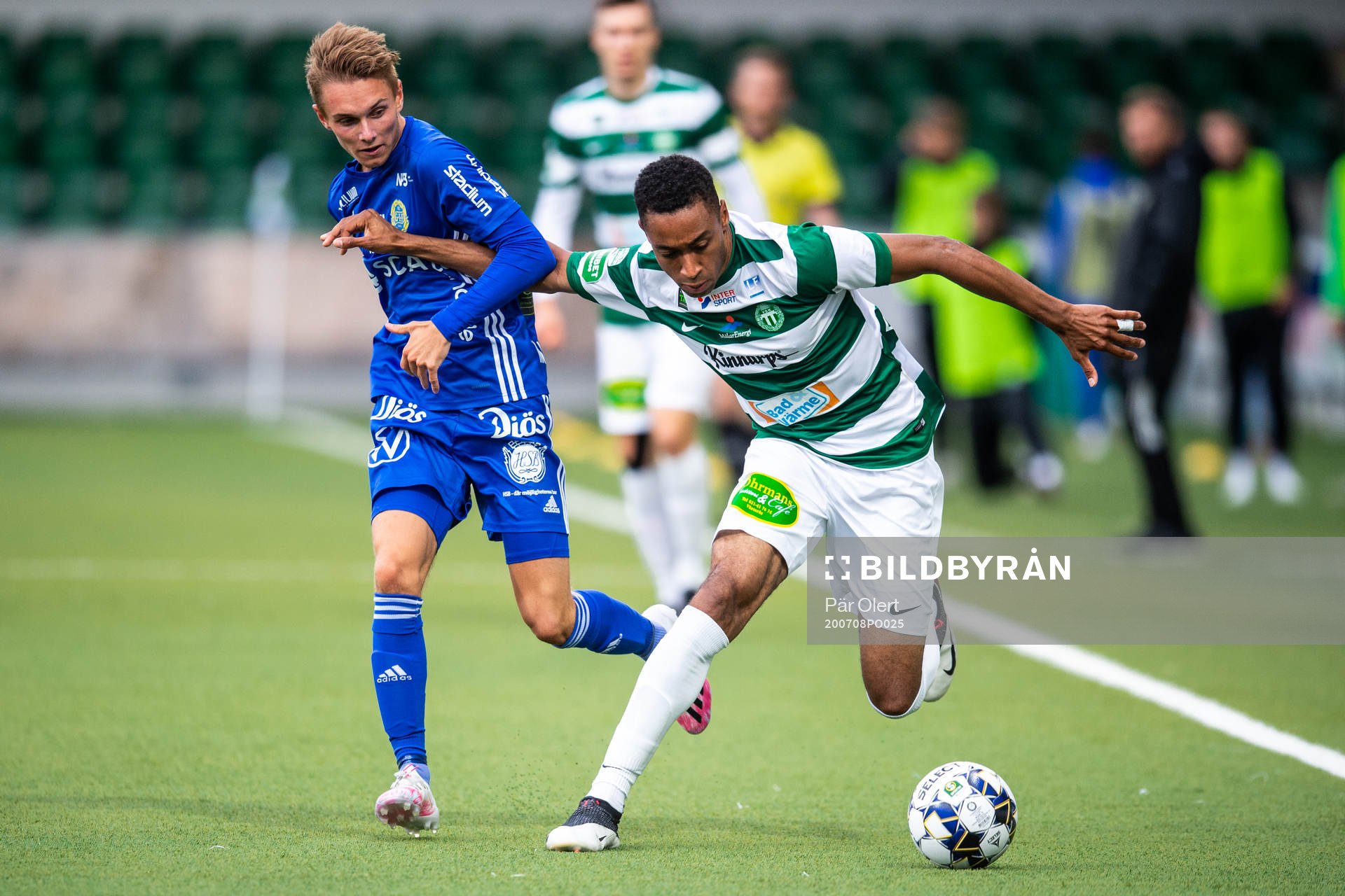 Sundsvalls Albin Palmlöv och Västerås Brian Span under fotbollsmatchen i Superettan mellan GIF Sundsvall och Västerås SK den 8 juli 2020 i Sundsvall.