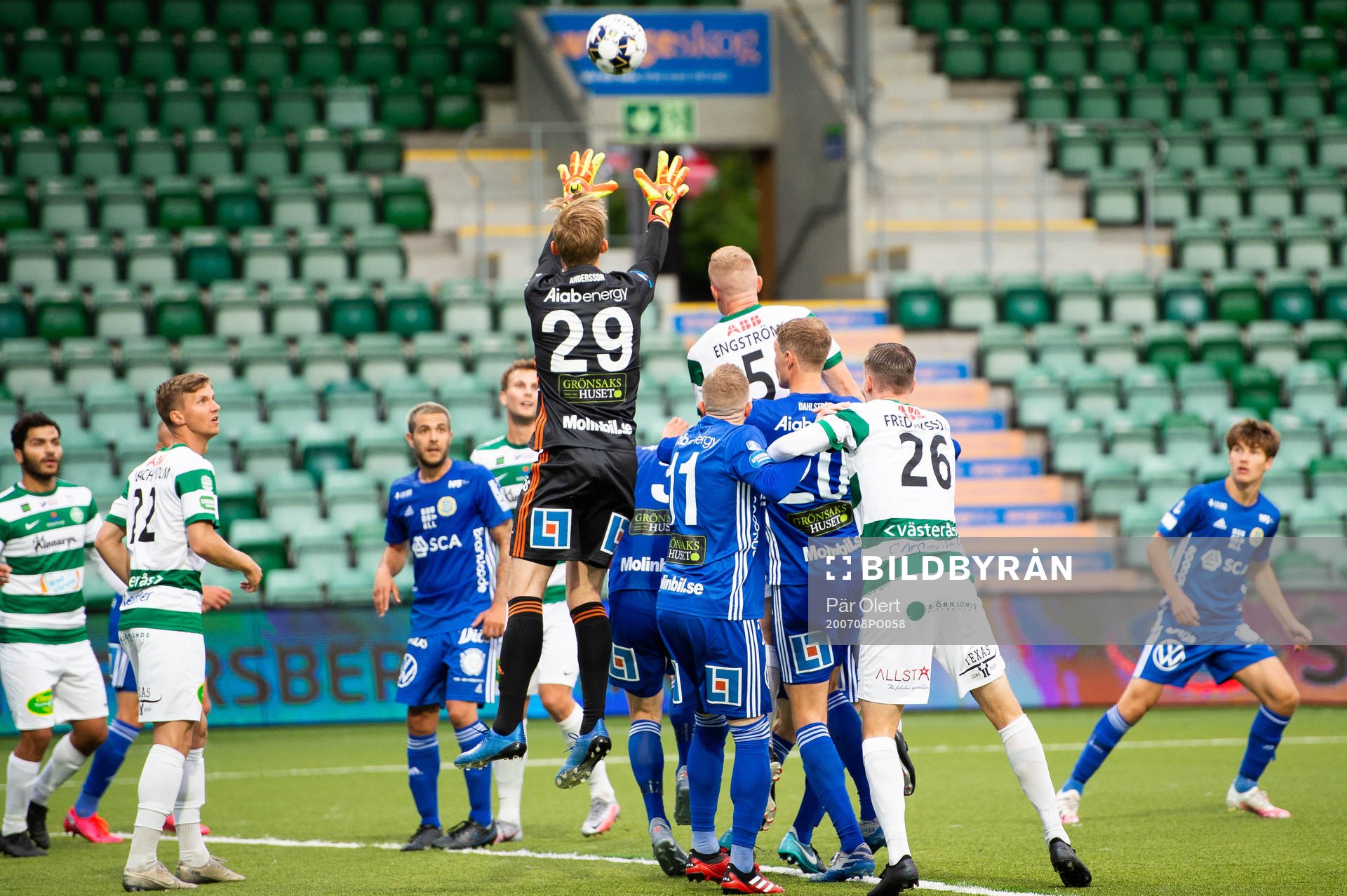 Sundsvalls Andreas Andersson räddar en hörna