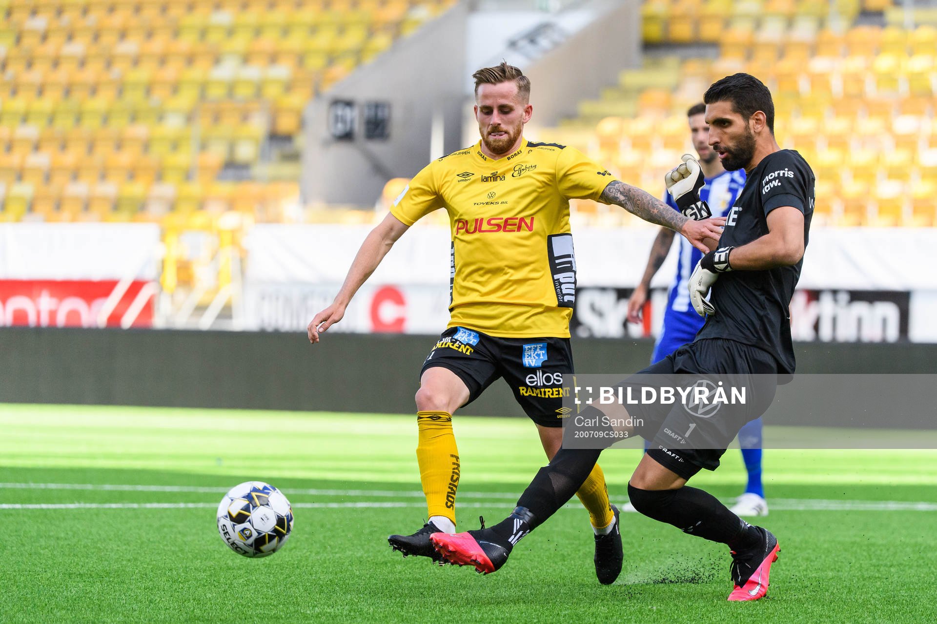 Elfsborgs Rasmus Alm och IFK Göteborgs målvakt Ioannis