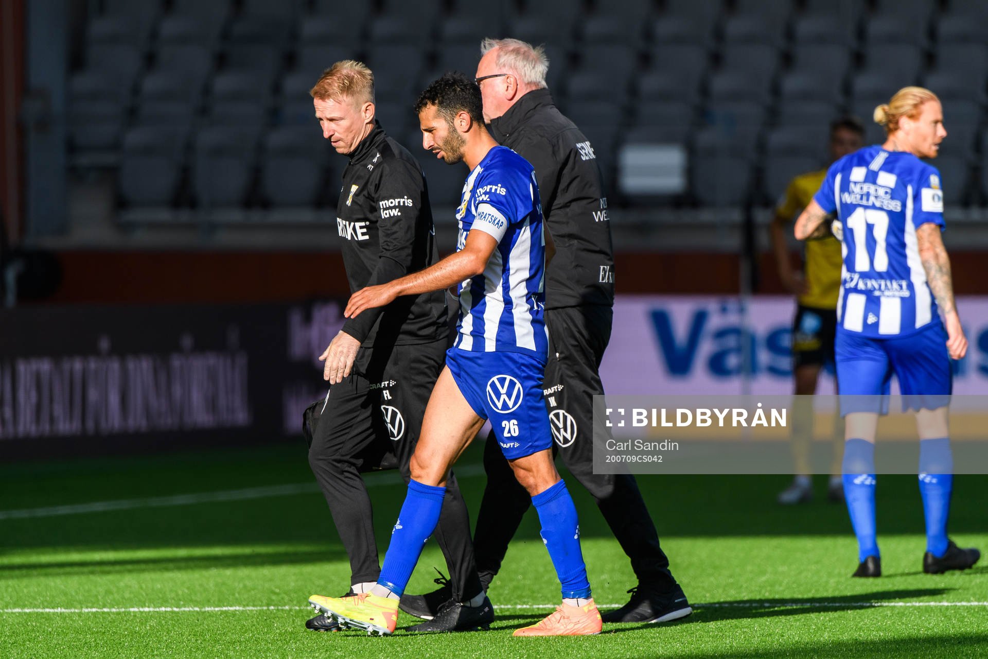 IFK Göteborgs André Calisir lämnar planen