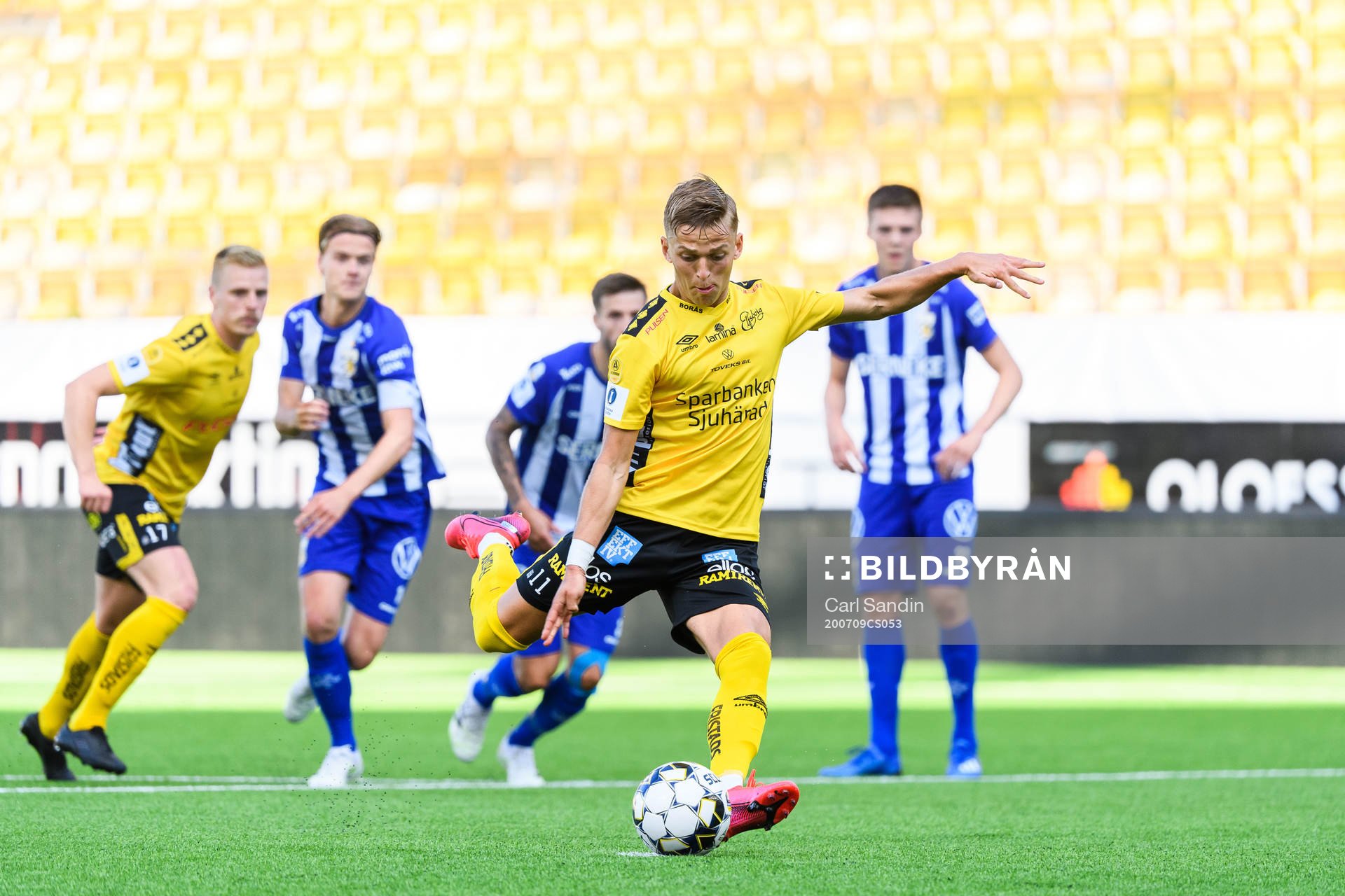 Elfsborgs Jesper Karlsson skjuter en straff