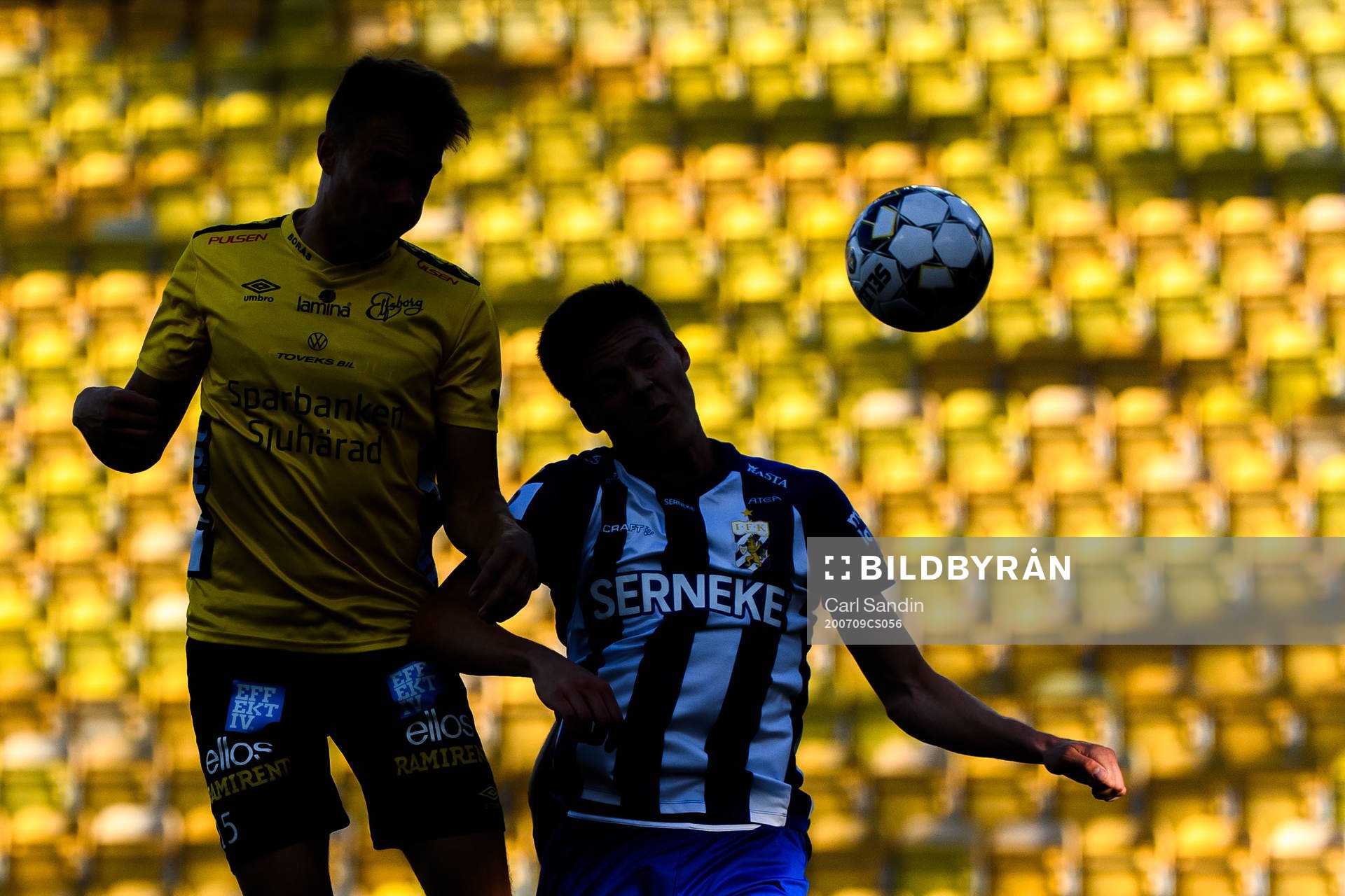Elfsborgs Leo Väisänen och IFK Göteborgs Emil Holm i