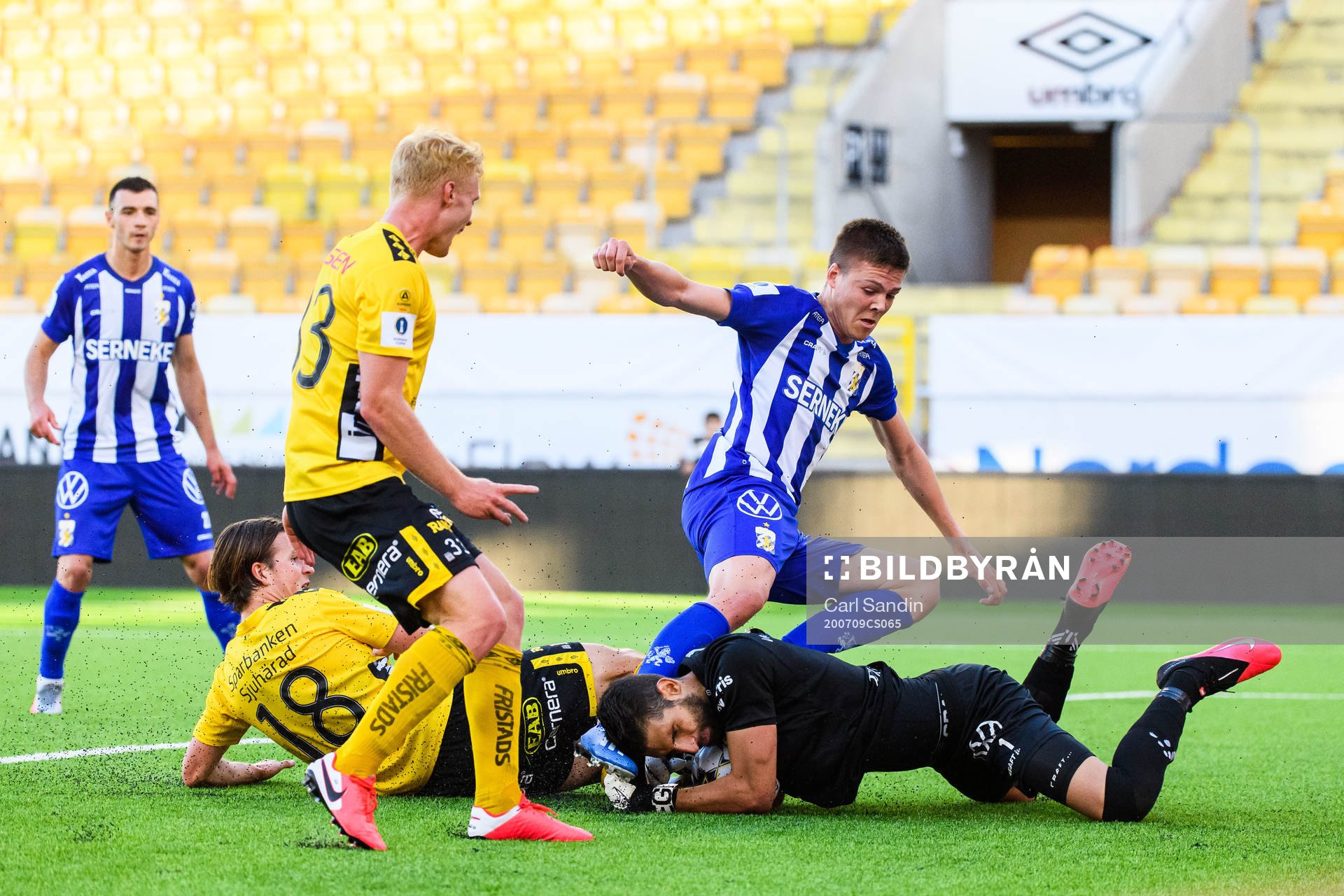 Elfsborgs Simon Olsson och Sivert Heltne Nilsen mot IFK