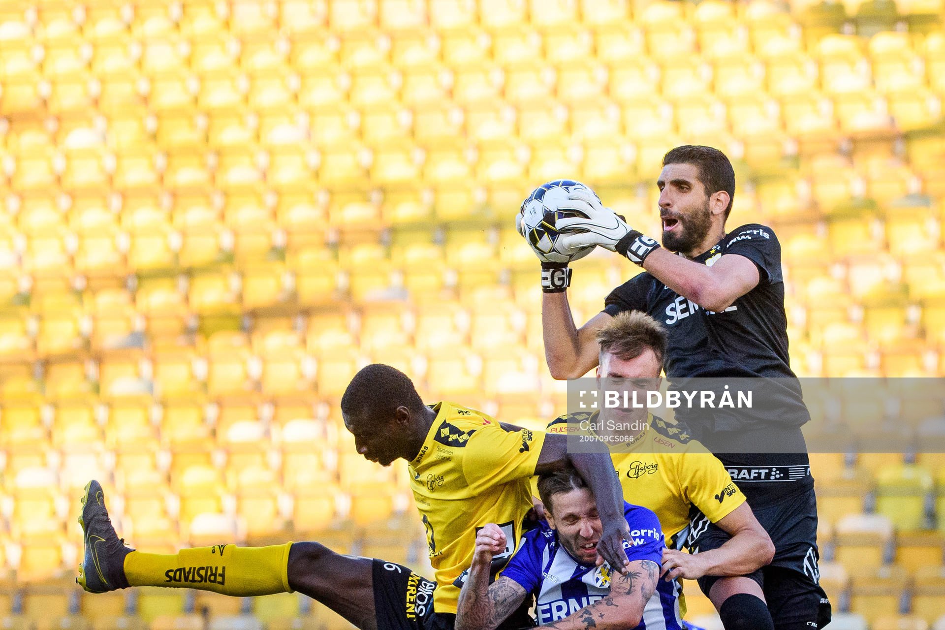 Elfsborgs Marokhy Ndione och Leo Väisänen mot IFK