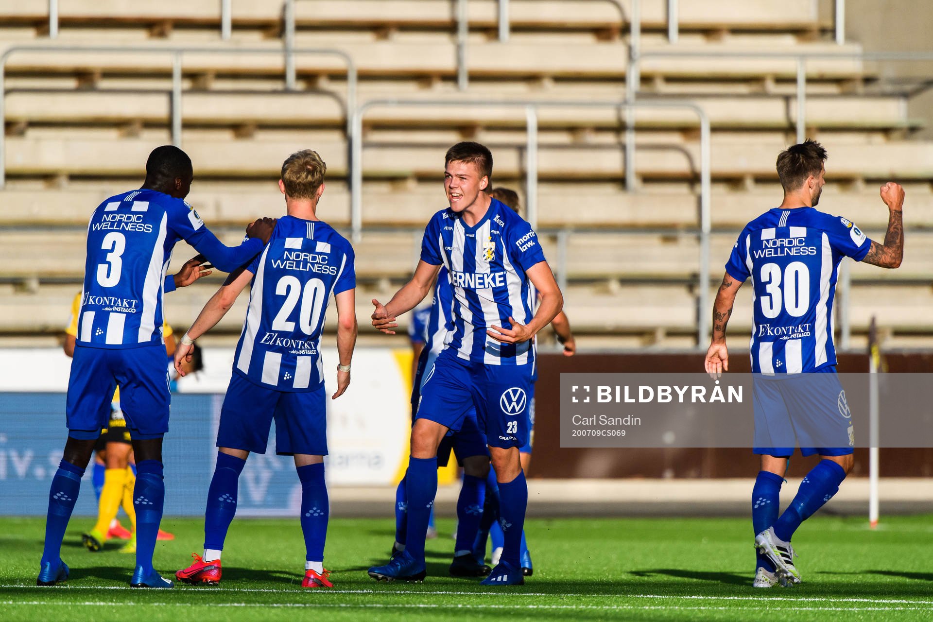 IFK Göteborgs Emil Holm jublar med lagkamrater