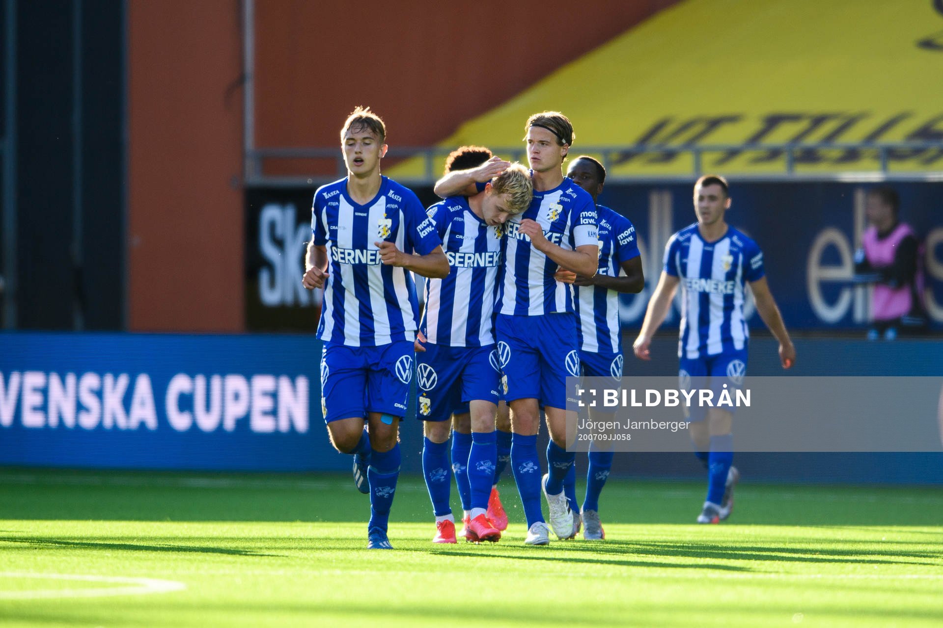IFK Göteborgs Victor Wernersson jublar med August