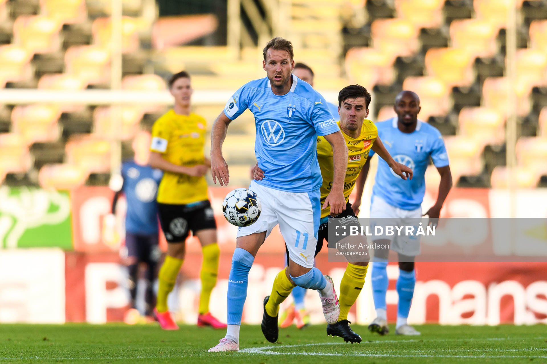 Malmö FFs Ola Toivonen och Mjällbys Jesper Gustavsson