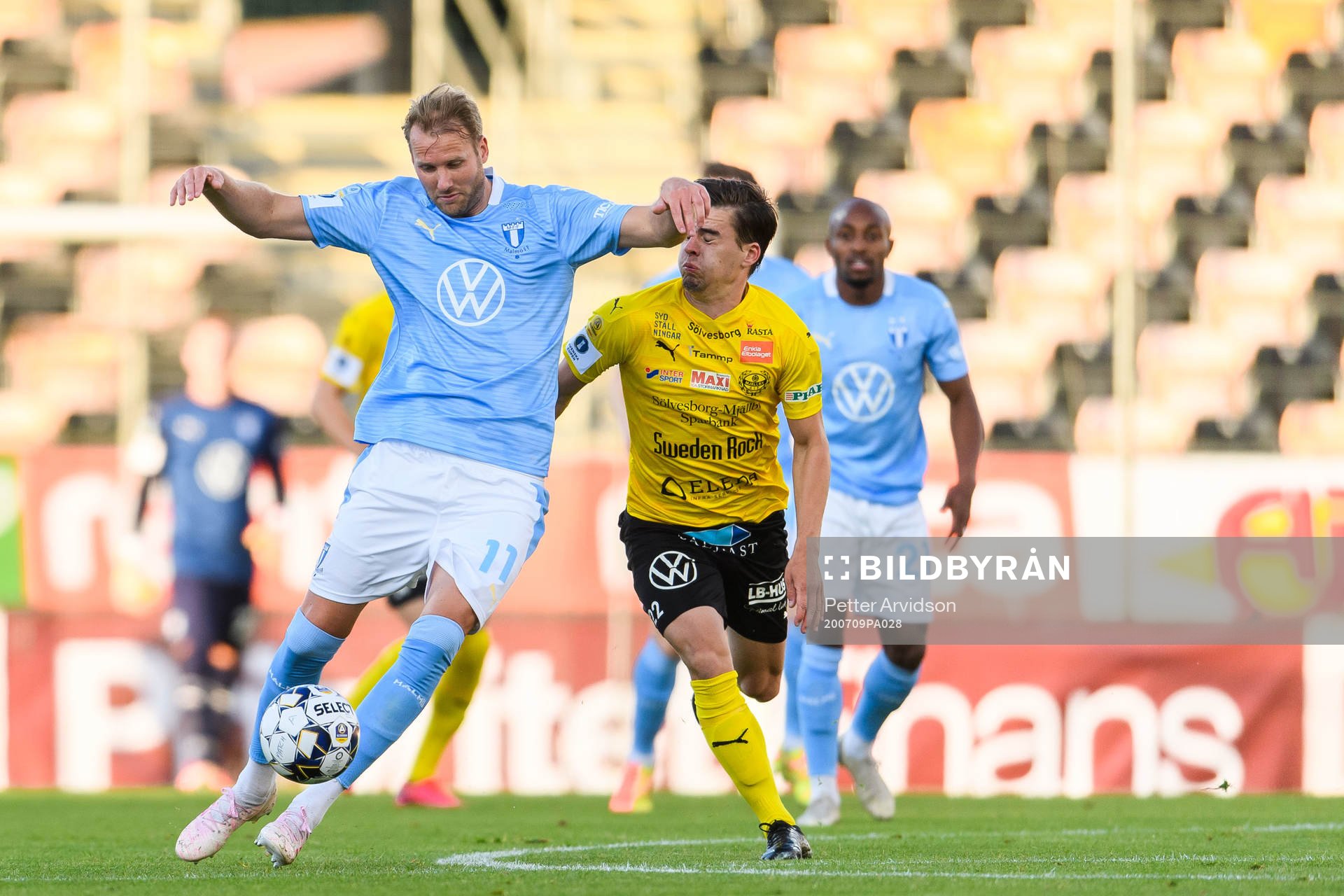 Malmö FFs Ola Toivonen och Mjällbys Jesper Gustavsson
