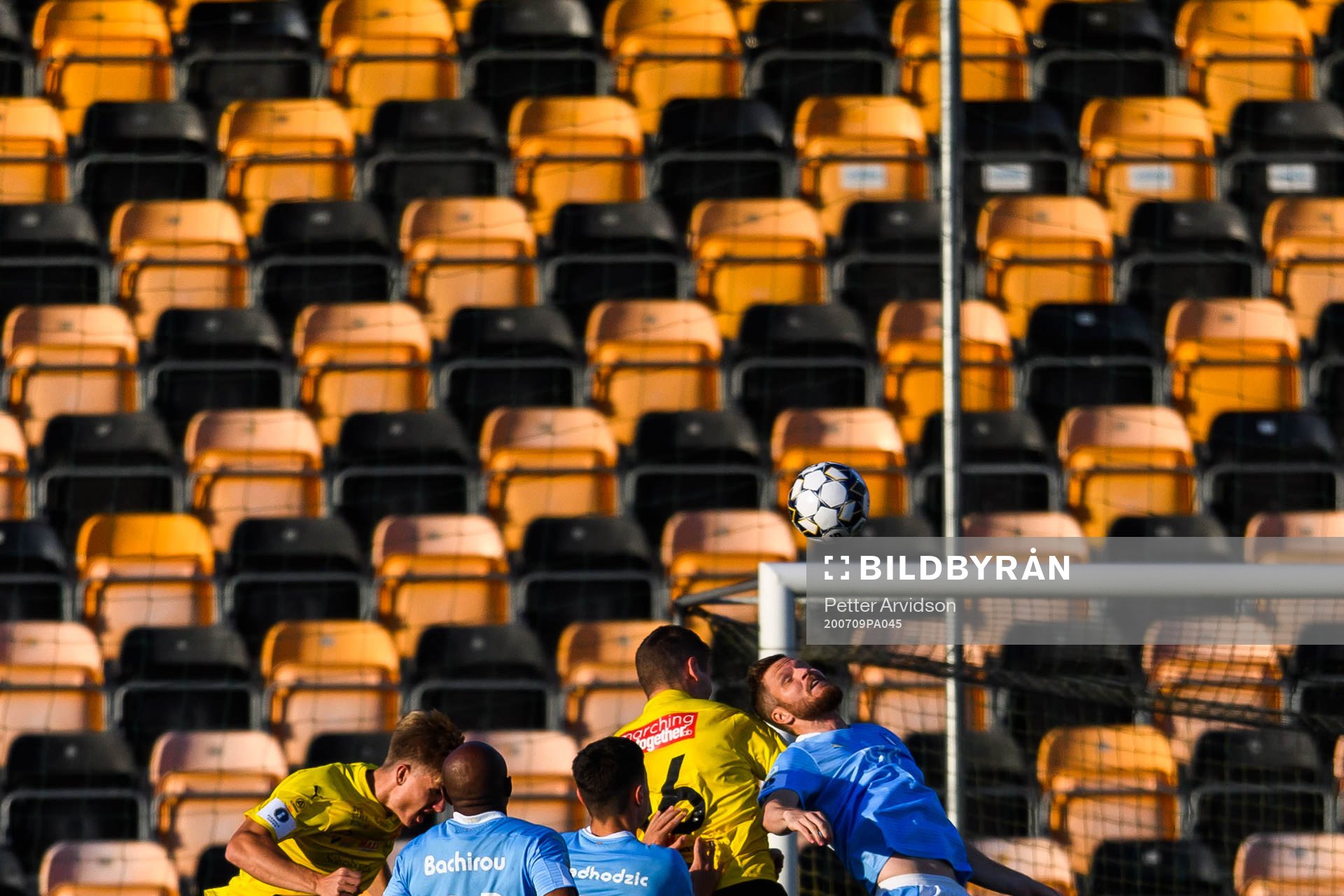 Mjällbys Eric Björkander och Malmö FFs Lasse Nielsen