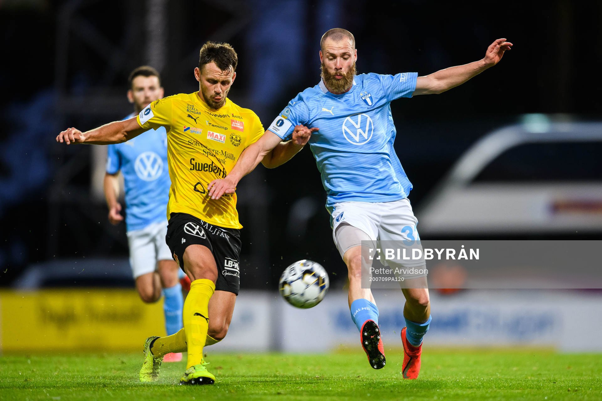 Mjällbys Max Watson och Malmö FFs Jo Inge Berget