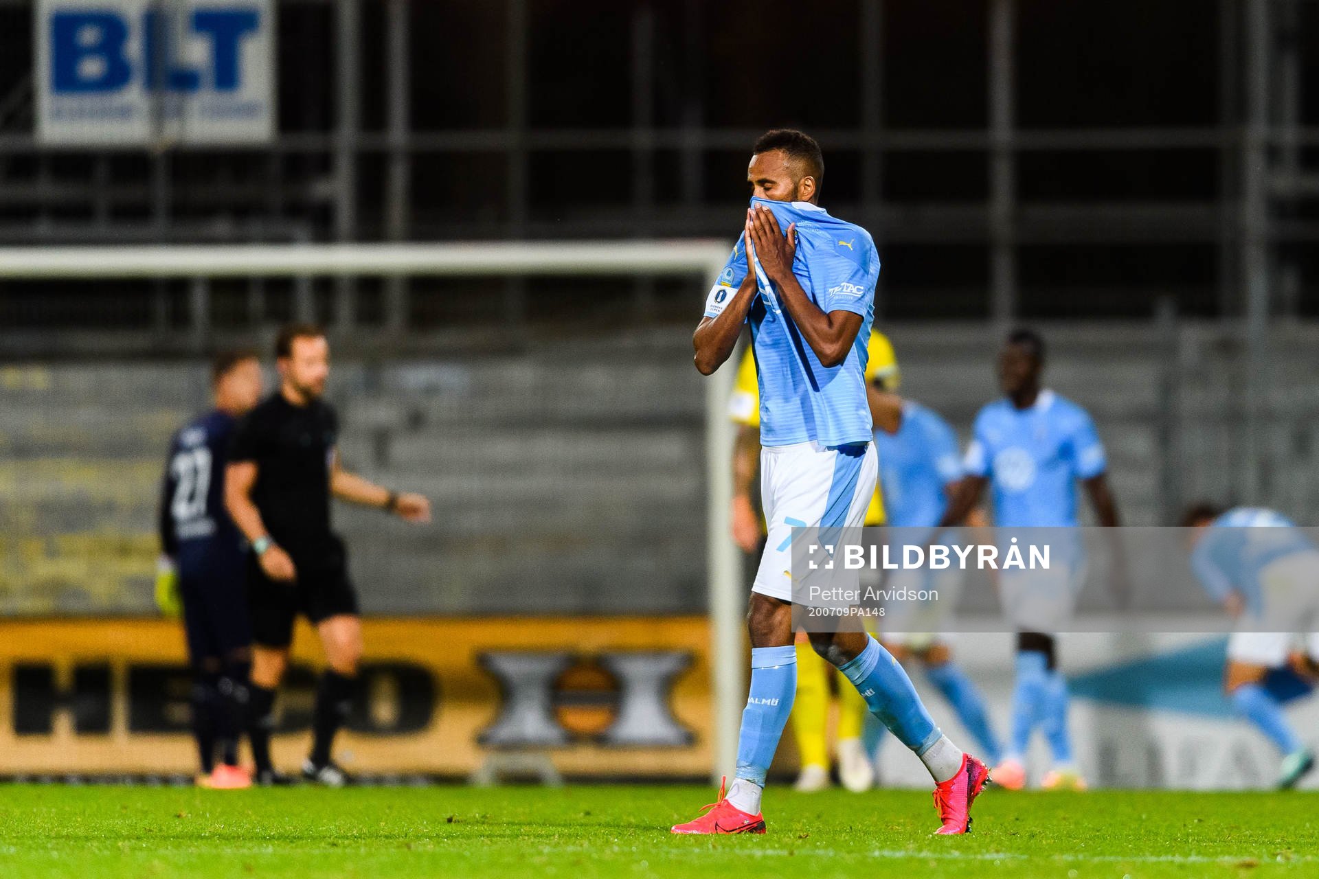 Malmö FFs Isaac Kiese Thelin deppar