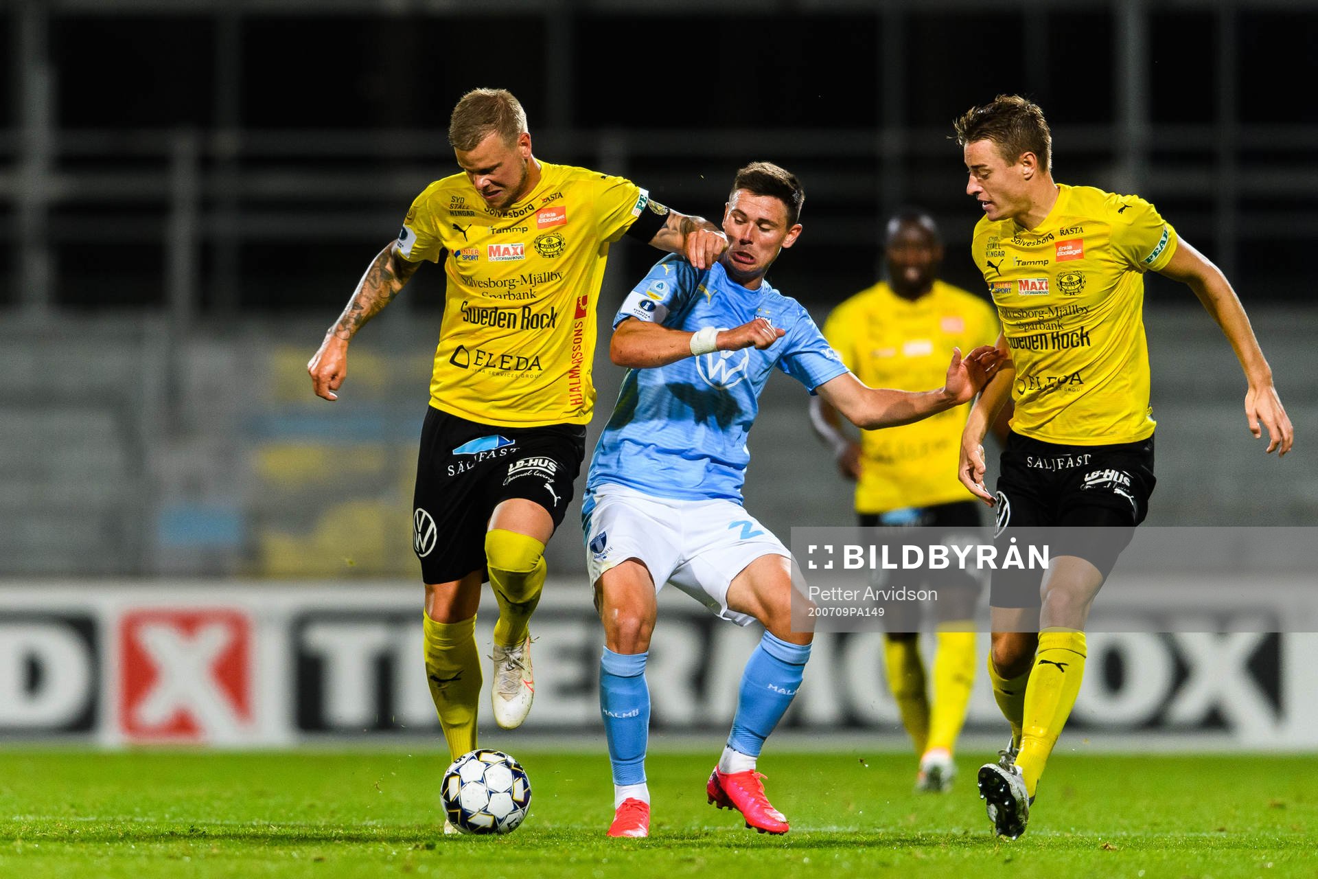Mjällbys David Löfquist och Jesper Löfgren mot Malmö