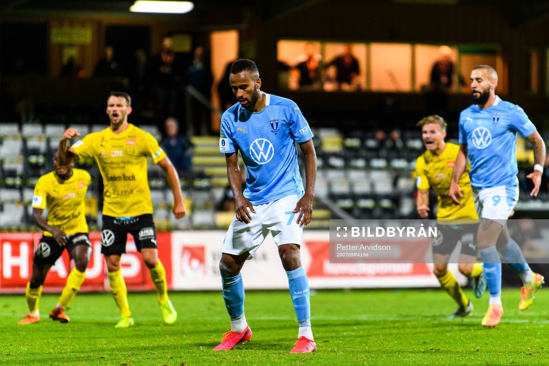 Malmö FFs Isaac Kiese Thelin deppar