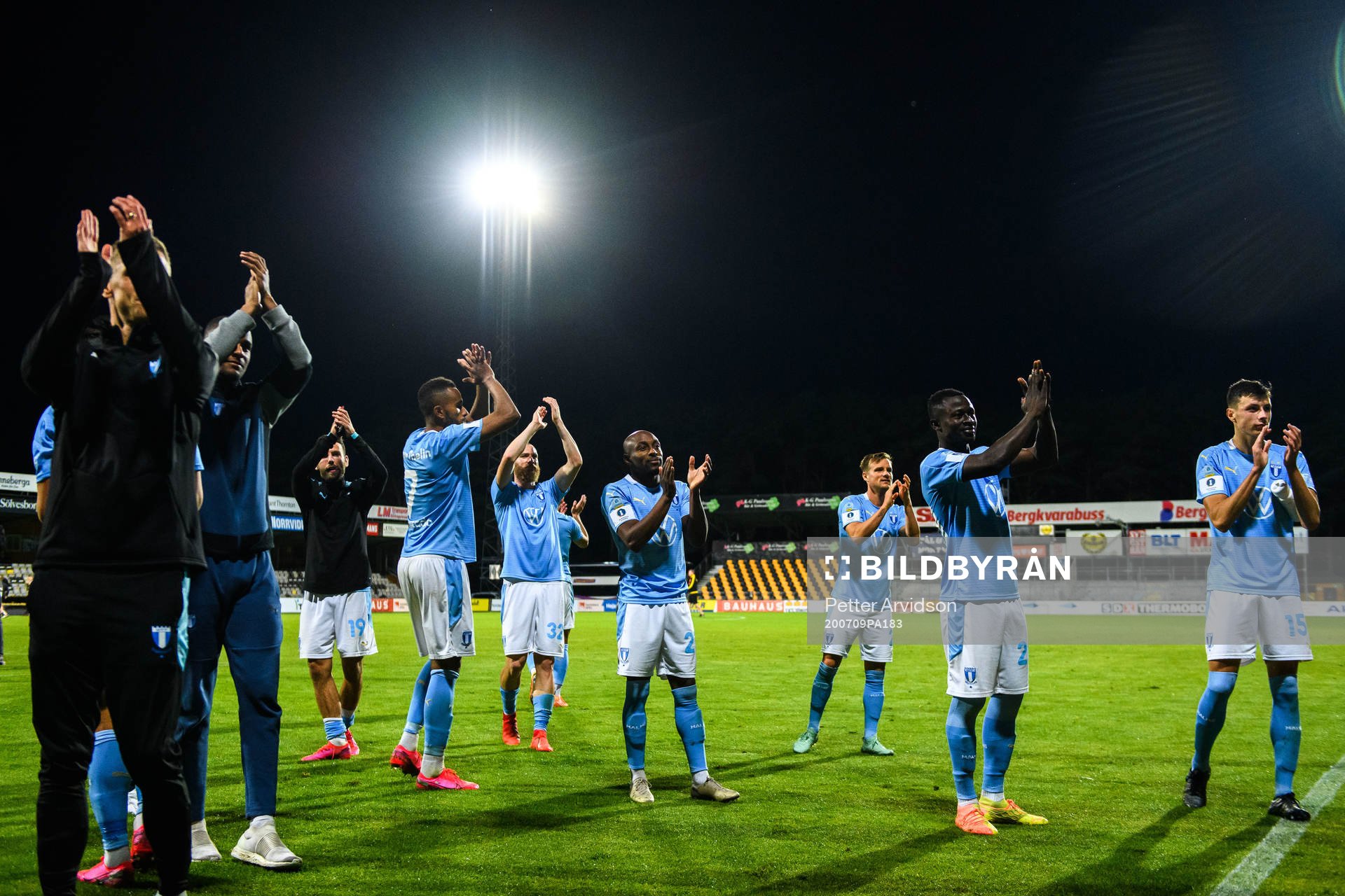 Malmö FFs spelare tackar publiken