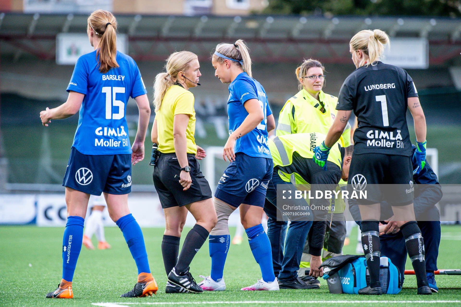 Eskilstunas Emma Engström skadas och får lämna planen