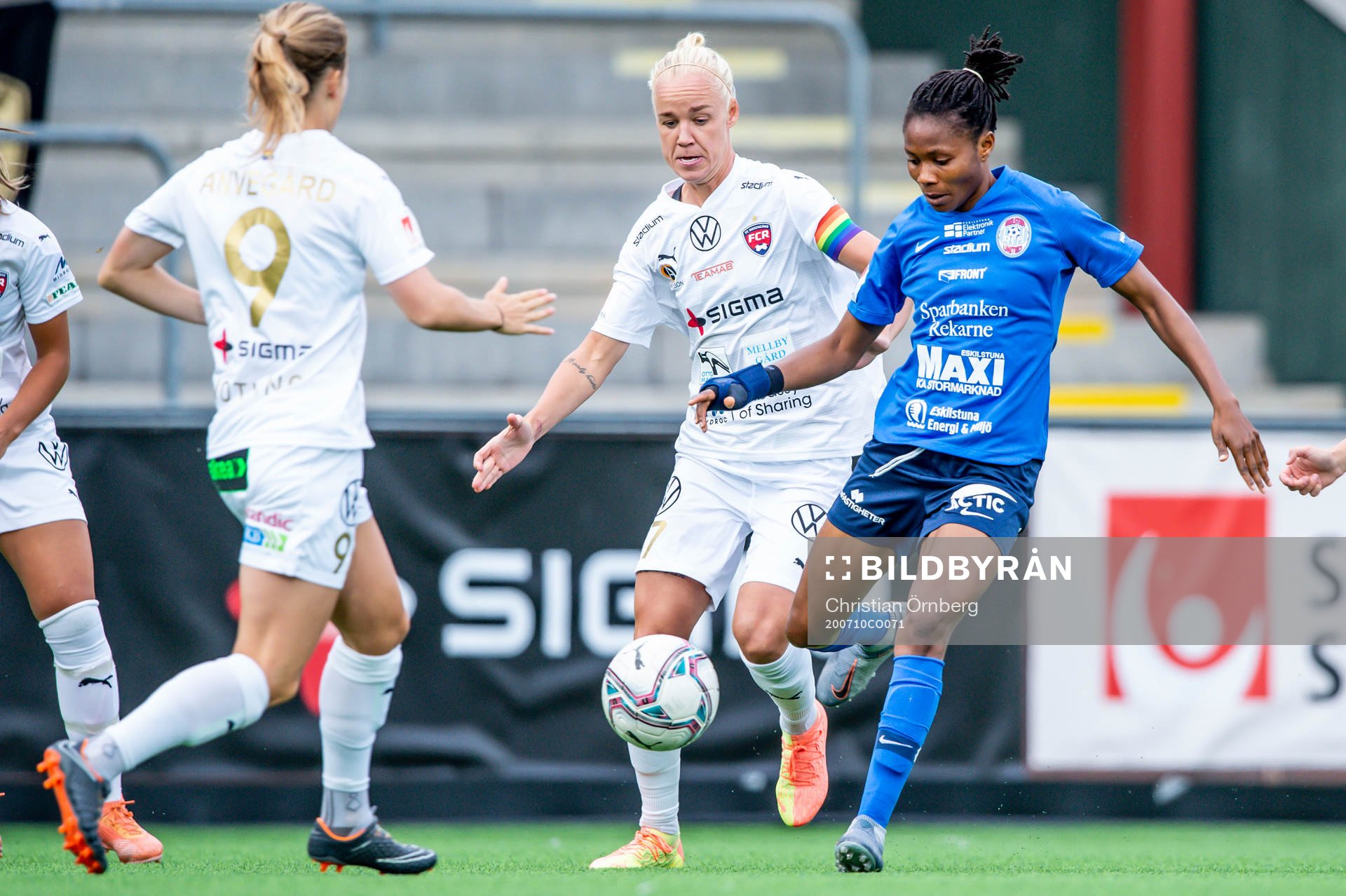Rosengårds Anna Anvegård och Caroline Seger mot