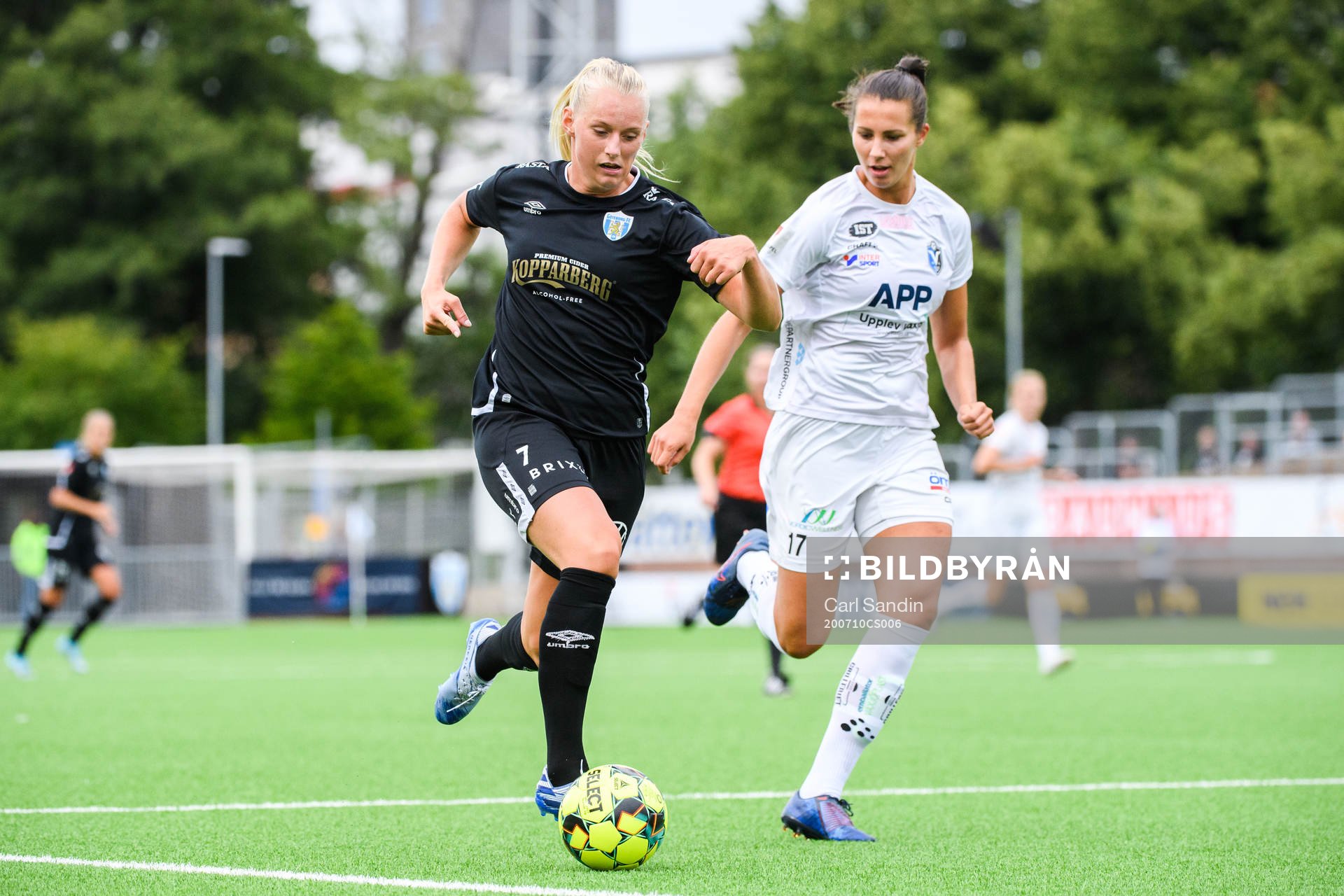 Göteborgs Stina Blackstenius och Växjös Nellie Karlsson