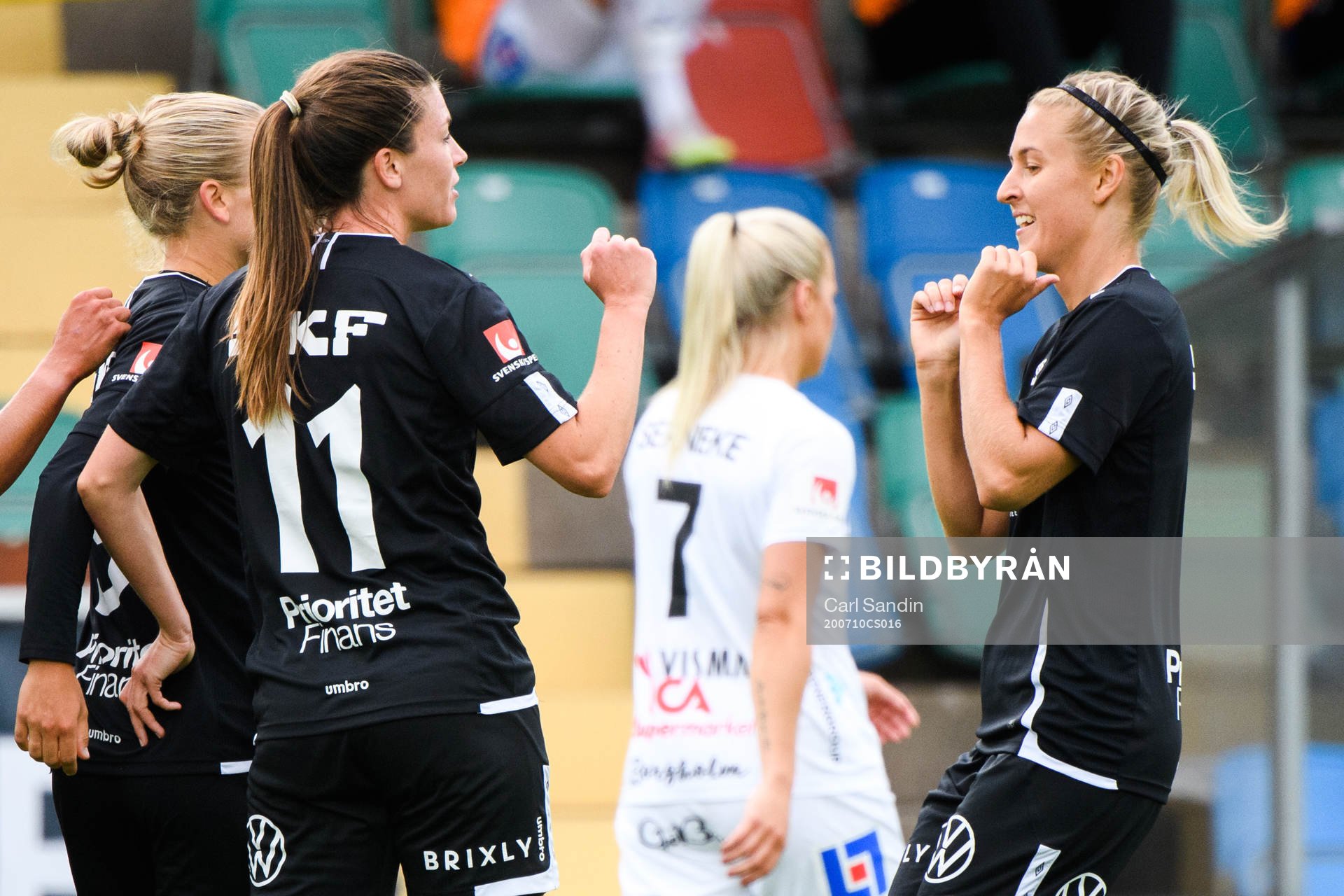 Göteborgs Pauline Hammarlund jublar efter 2-0 under fotbollsmatchen i Damallsvenskan mellan Kopparbergs/Göteborg och Växjö den 10 juli 2020 i Göteborg.