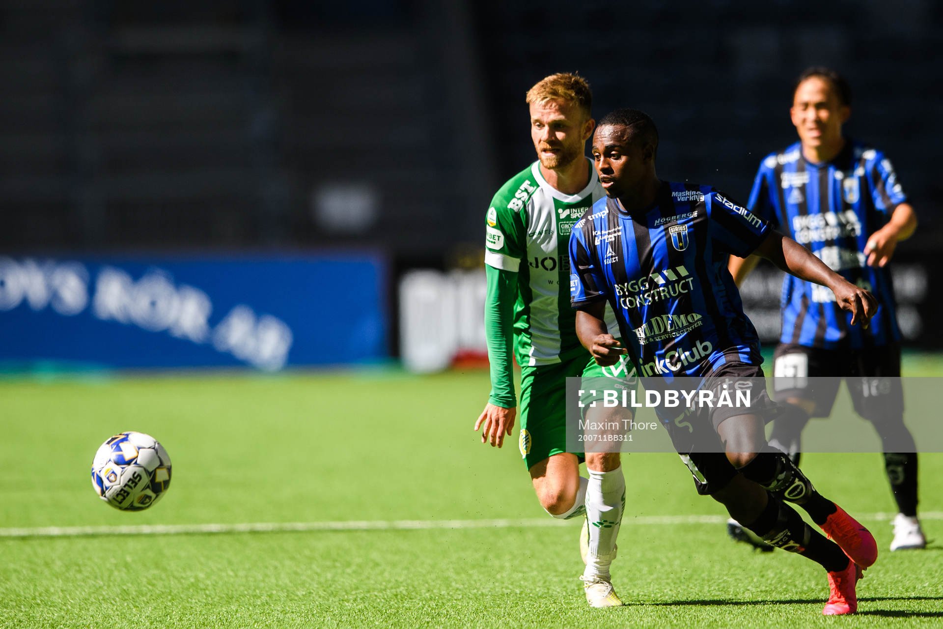 Hammarbys Dennis Widgren och Sirius Nahom Girmai Netabay
