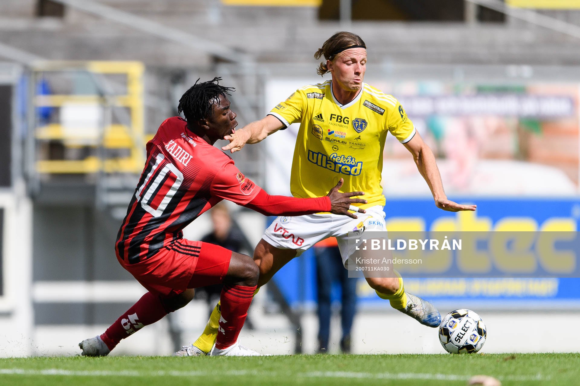 Östersunds Jordan Attah Kadiri  och Falkenbergs Carl