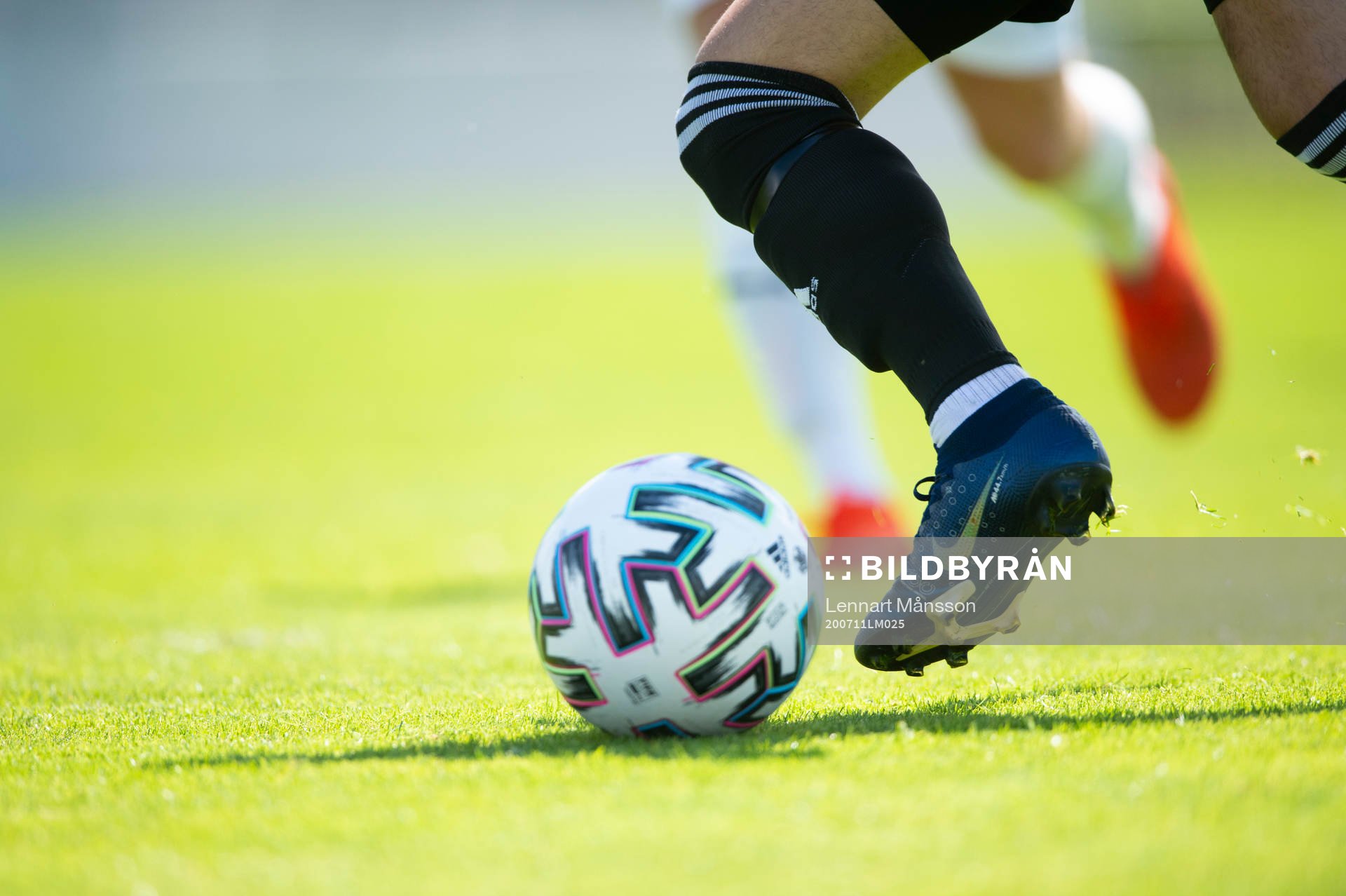 1 Fotboll, Adidas, fotbollssko Nike i träningsmatchen