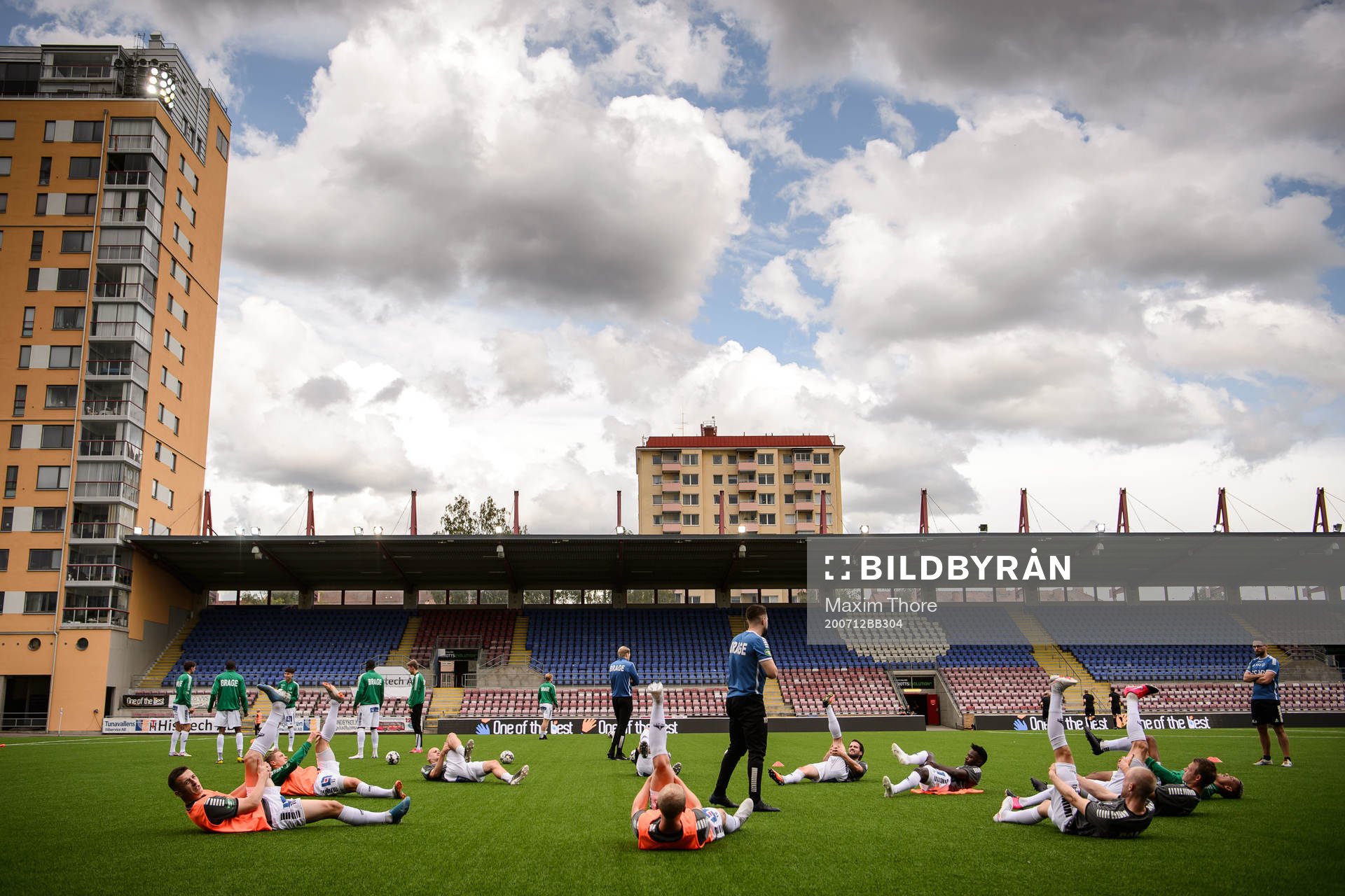 Brages spelare värmer upp