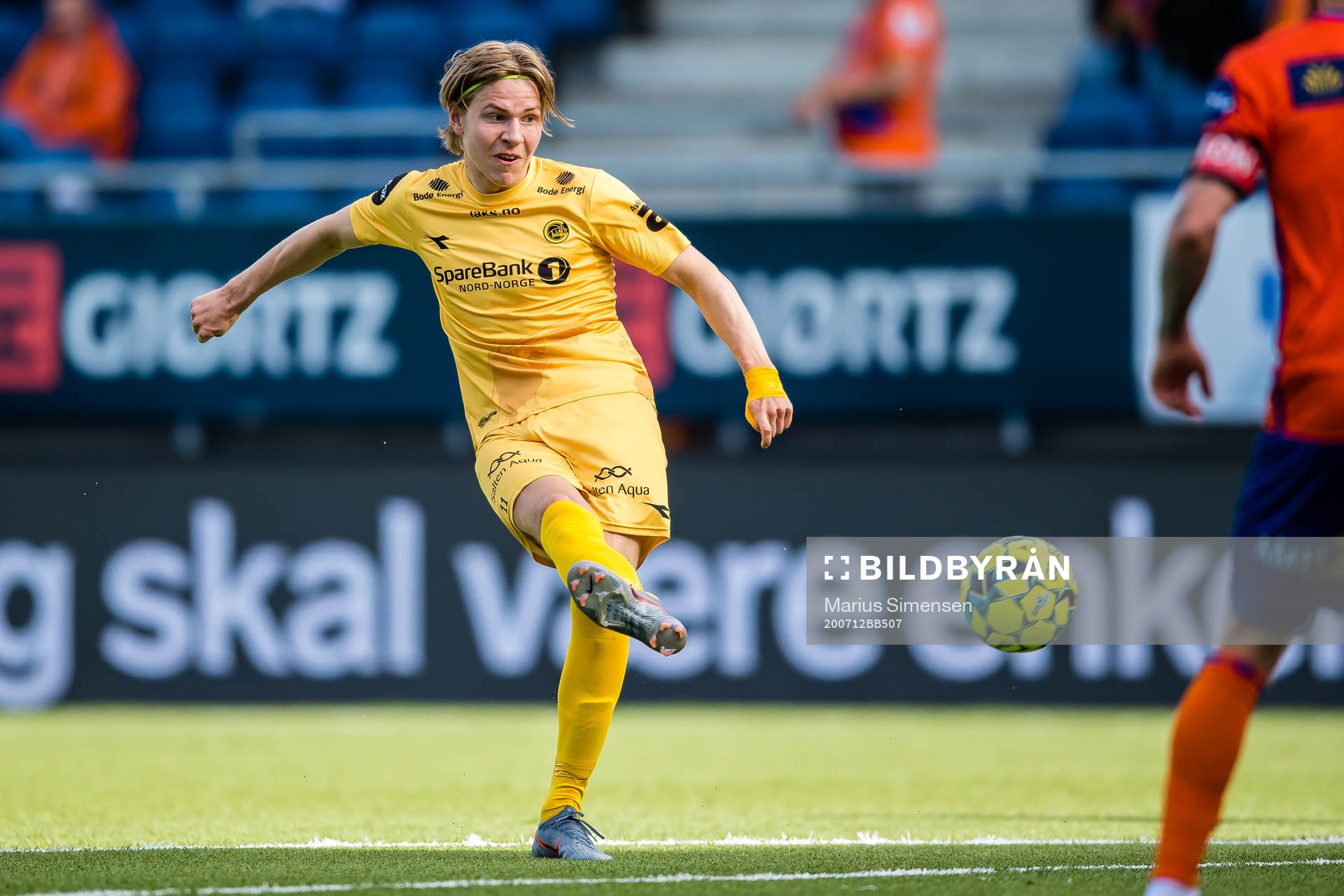 Jens Petter Hauge of Bodø/Glimt scores the 1-3 goal during the Eliteserien match between Aalesund and Bodø/Glimt on July 12, 2020 in Ålesund.