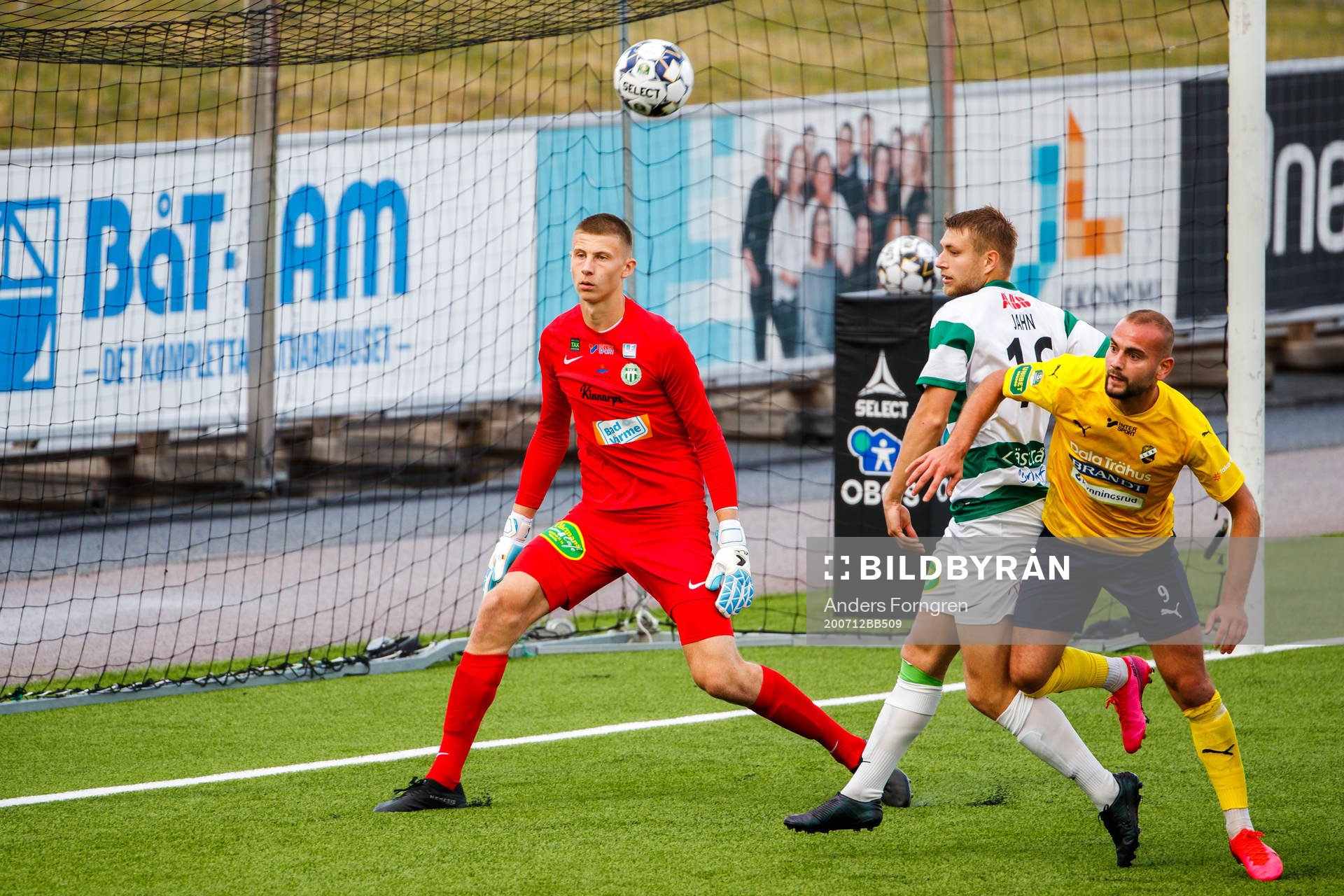 Västerås målvakt Sebastian Selin och Michael Jahn i en