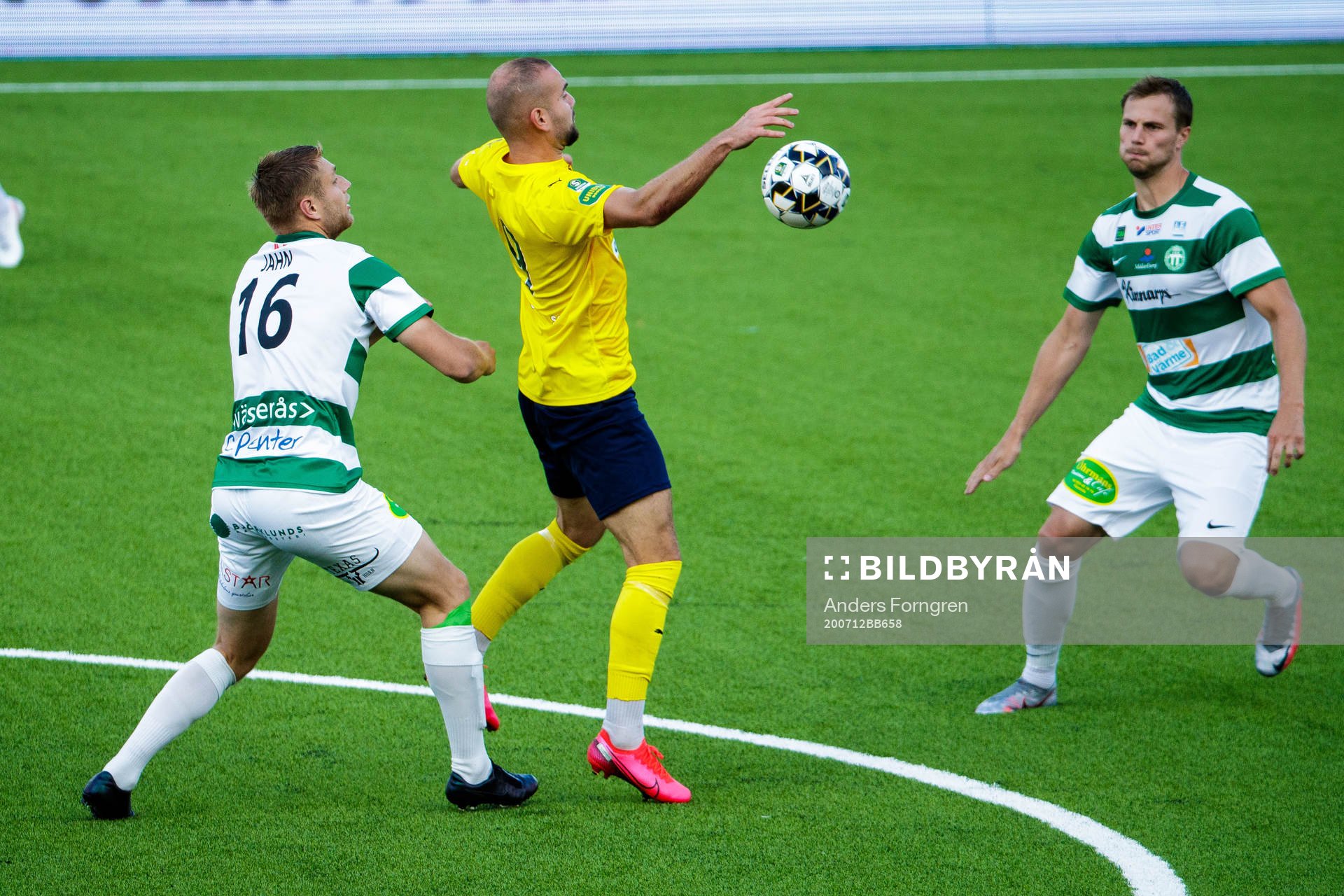 Västerås Michael Jahn, Ljungskiles Perparim Beqaj och