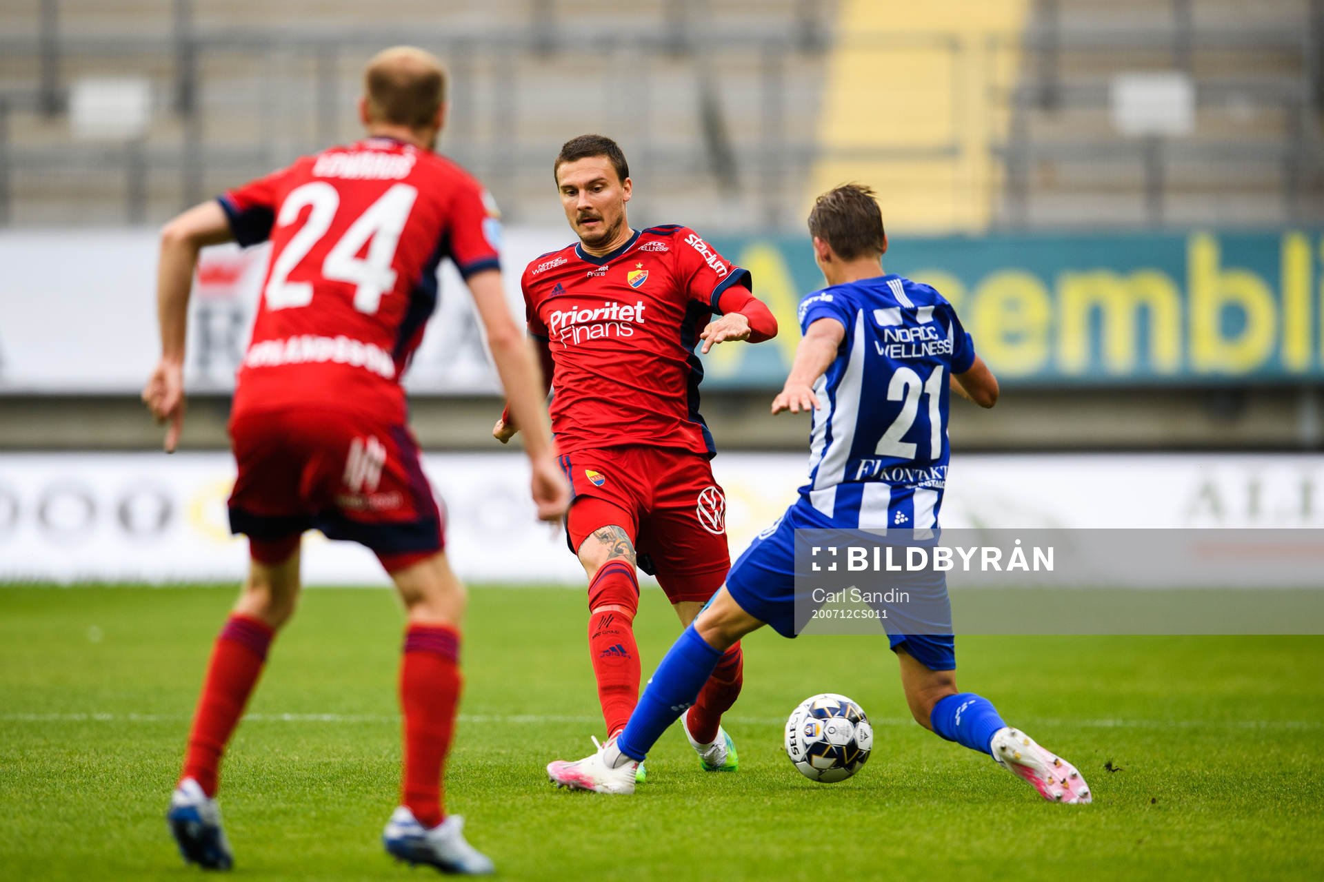 Djurgårdens Erik Berg och IFK Göteborgs Noah Alexandersson under fotbollsmatchen i Allsvenskan mellan IFK Göteborg och Djurgården den 12 juli 2020 i Göteborg.