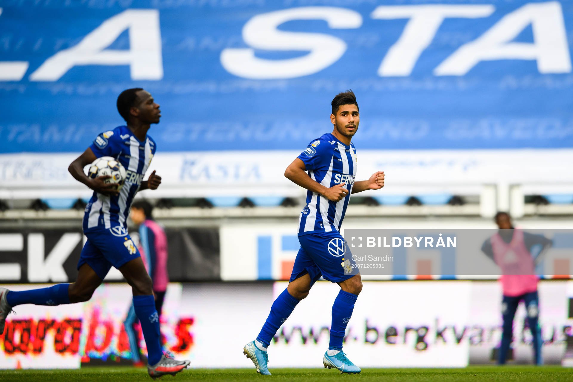 IFK Göteborgs Hosam Aiesh jublar efter 1-2 på straff under fotbollsmatchen i Allsvenskan mellan IFK Göteborg och Djurgården den 12 juli 2020 i Göteborg.