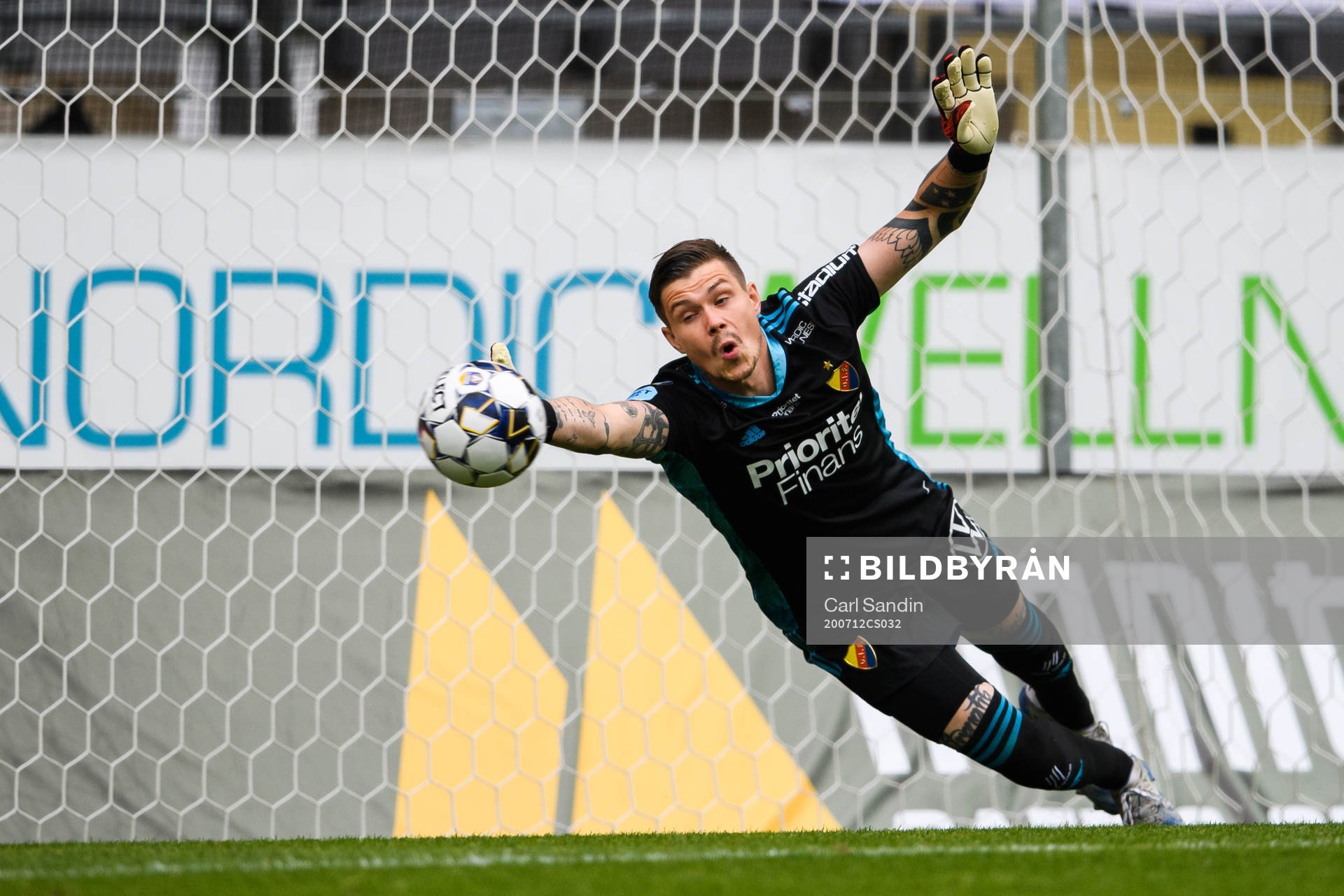 IFK Göteborgs Hosam Aiesh, ej i bild, gör 1-2 bakom