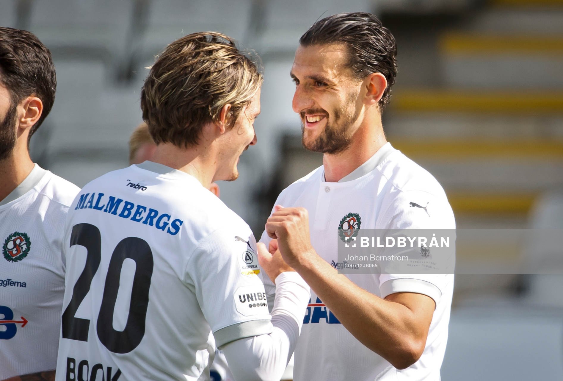 Jubel vid Örebros 1-0 mål av Agon Mehmeti