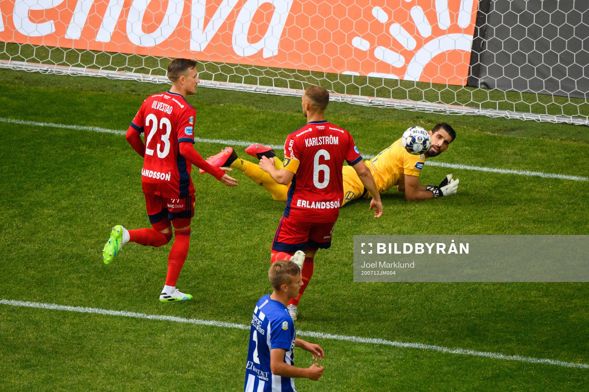 Djurgårdens Fredrik Ulvestad och Jesper Karlström jublar