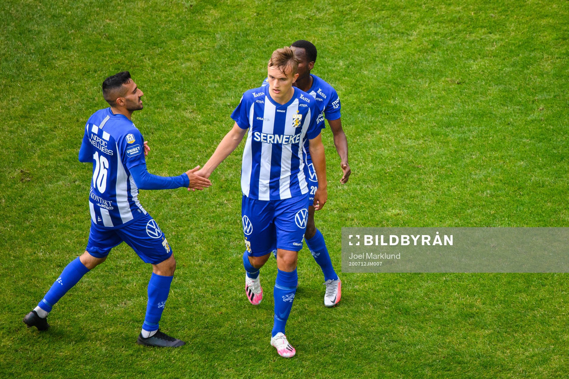 IFK Göteborgs Jesper Tolinsson lämnar planen