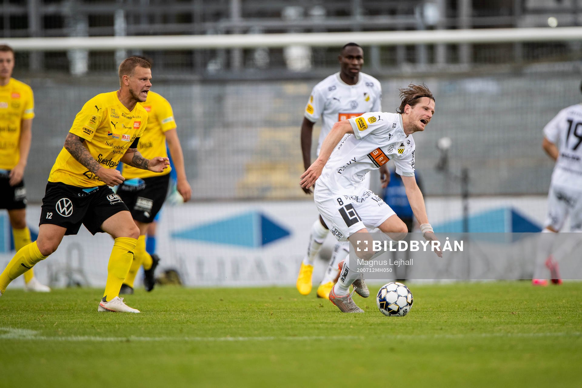 Mjällbys David Löfquist  och Häckens Erik Friberg
