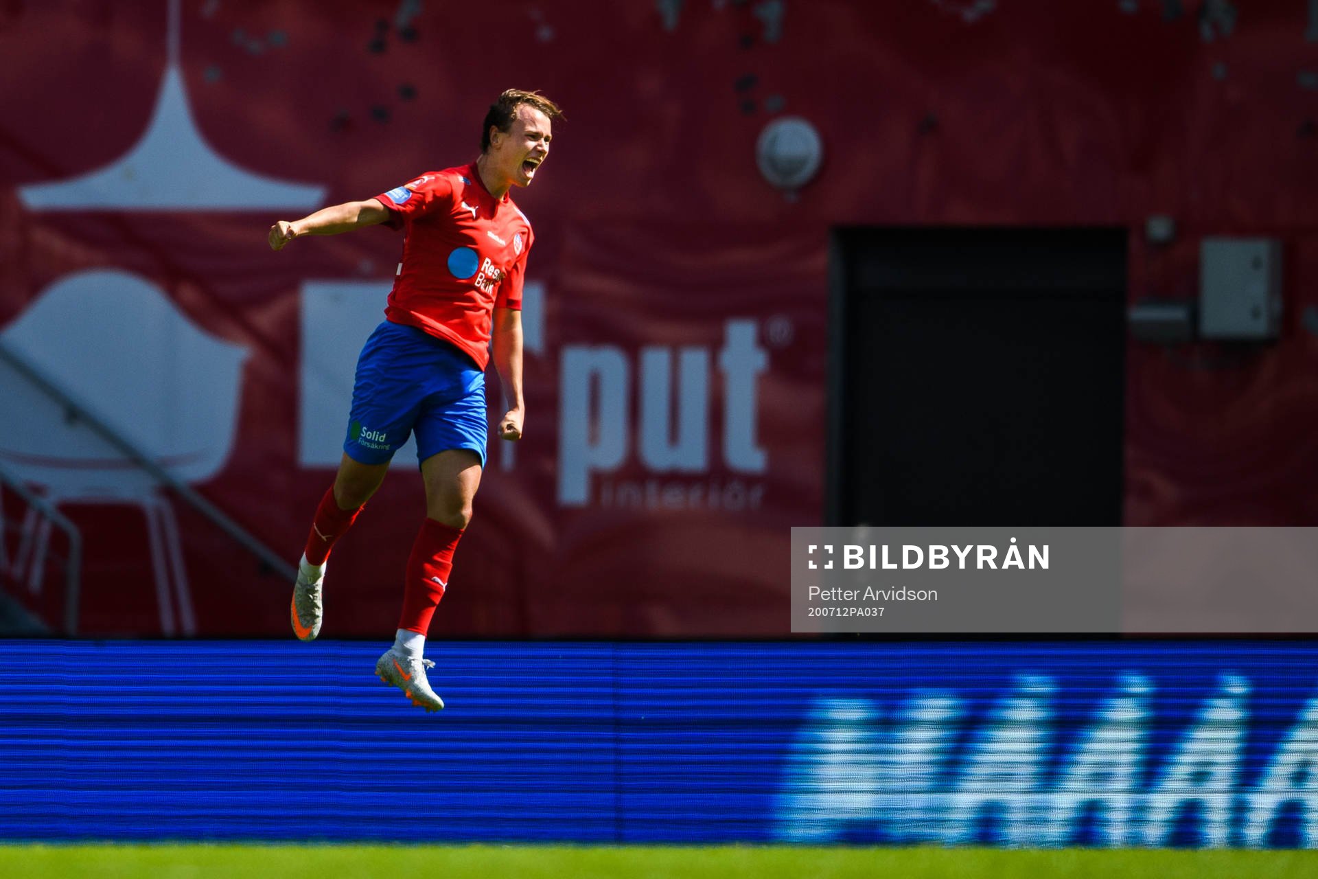 Helsingborgs Alex Timossi Andersson jublar efter 1-0 under fotbollsmatchen i Allsvenskan mellan Helsingborg och AIK den 12 juli 2020 i Helsingborg.